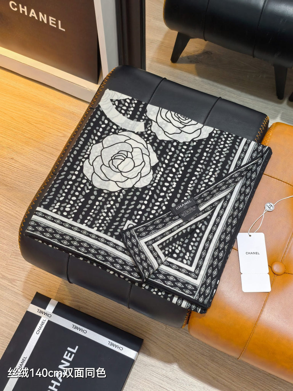 CC 25 Camellia Scarf 140CM Black Cashmere 293087