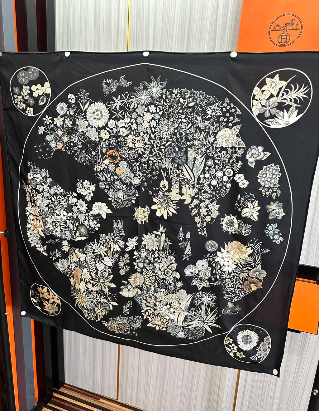 Planifleurs Scarf 90 CM Black Colorful Silk 404029