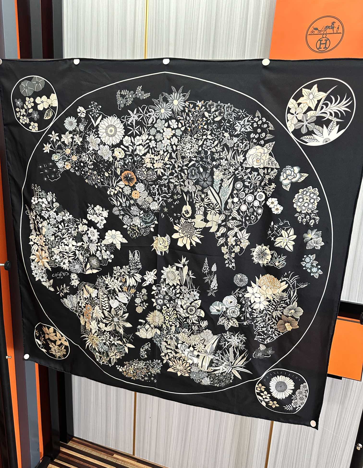 Planifleurs Scarf 90 CM Black Colorful Silk 404029