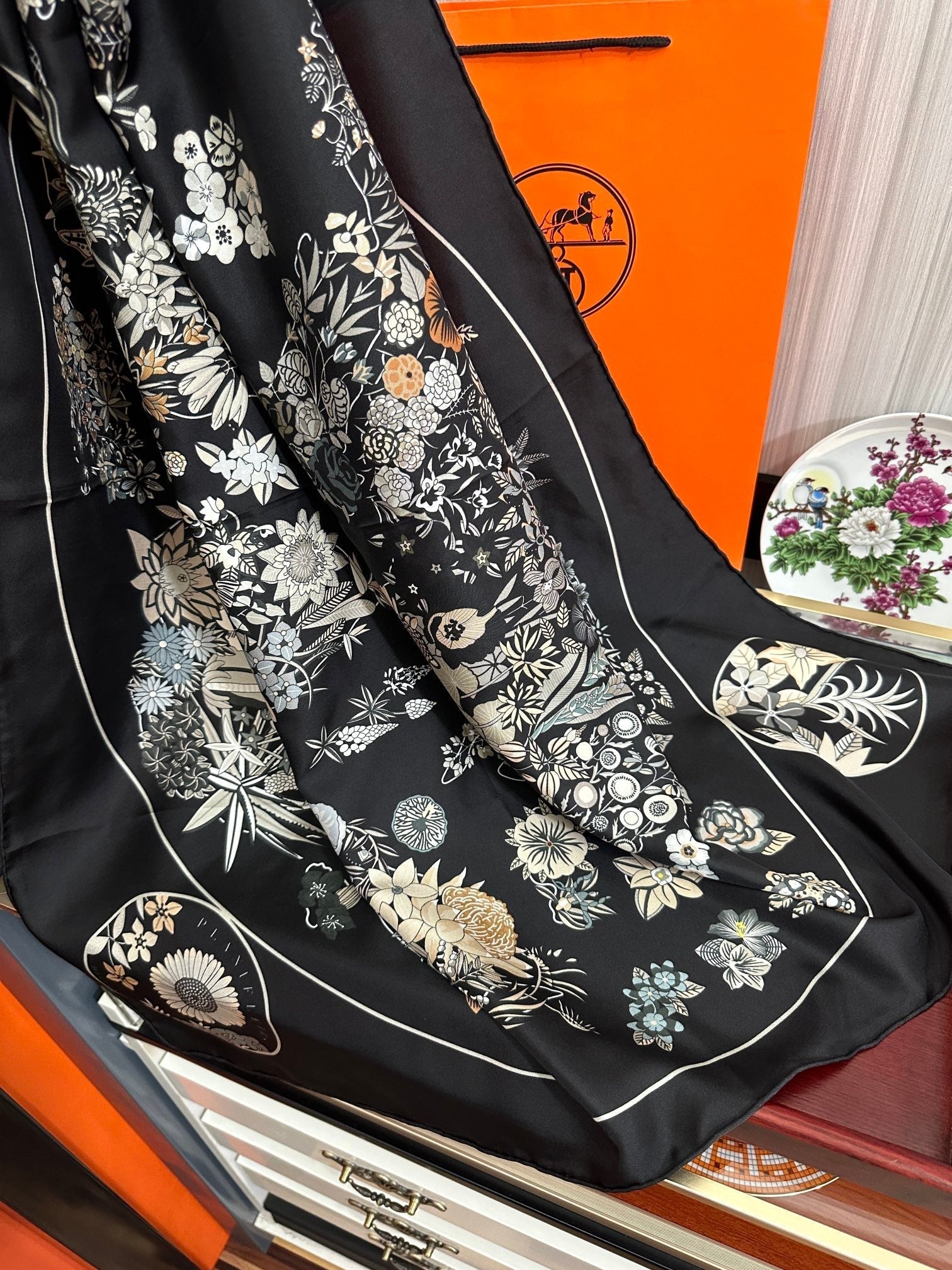 Planifleurs Scarf 90 CM Black Colorful Silk 404029
