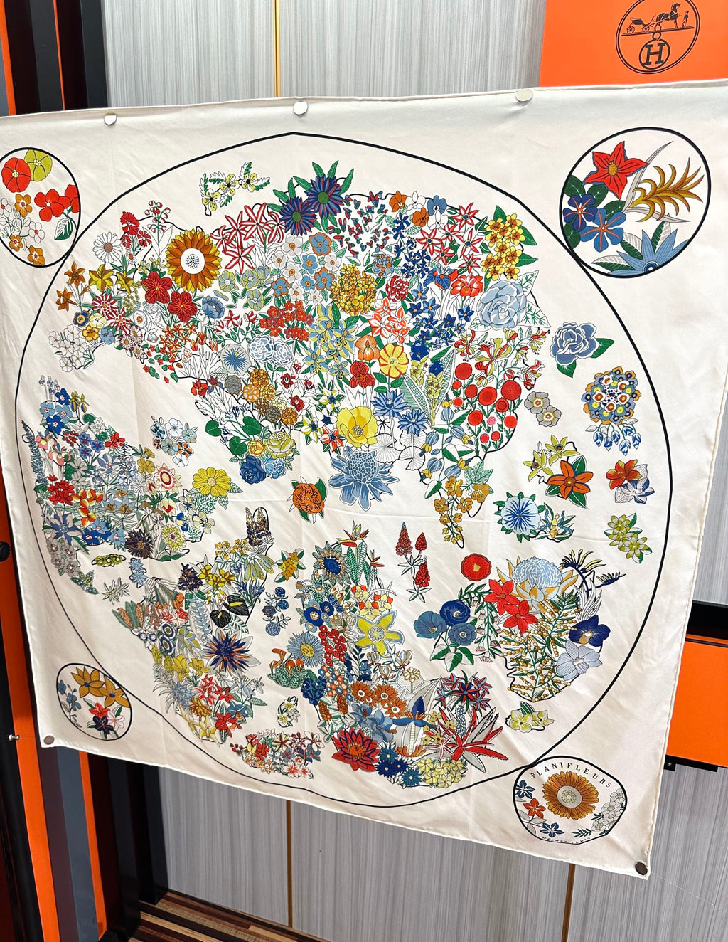 Planifleurs Scarf 90 CM White Colorful Silk 404030