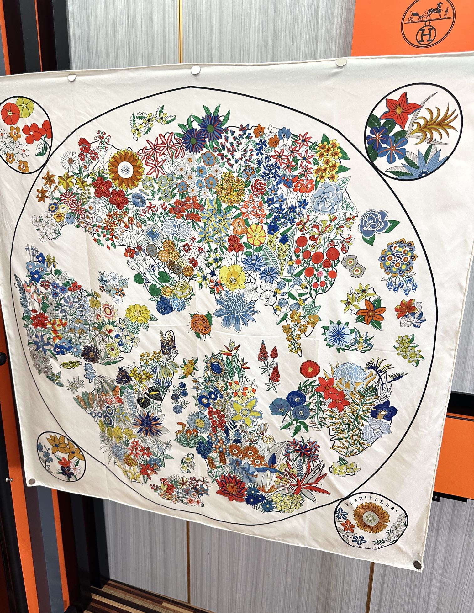 Planifleurs Scarf 90 CM White Colorful Silk 404030