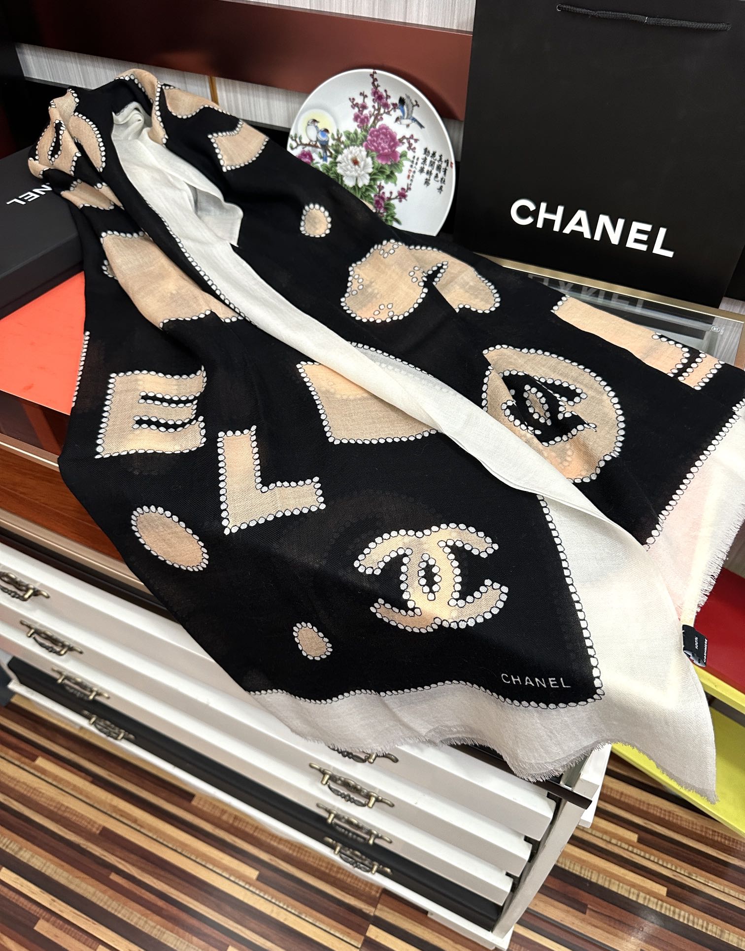 CC 25 Newest Design Scarf 200 CM In White Black Beige Cashmere 292964