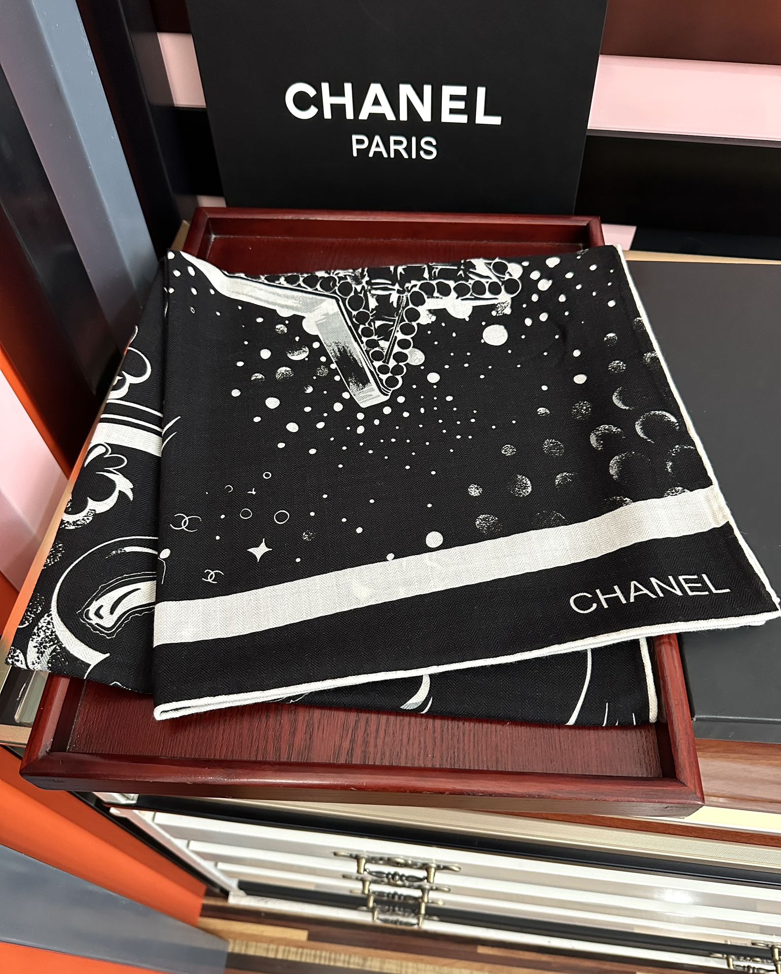 CC Camellia Letter Print 140cm Black White Cashmere 153107
