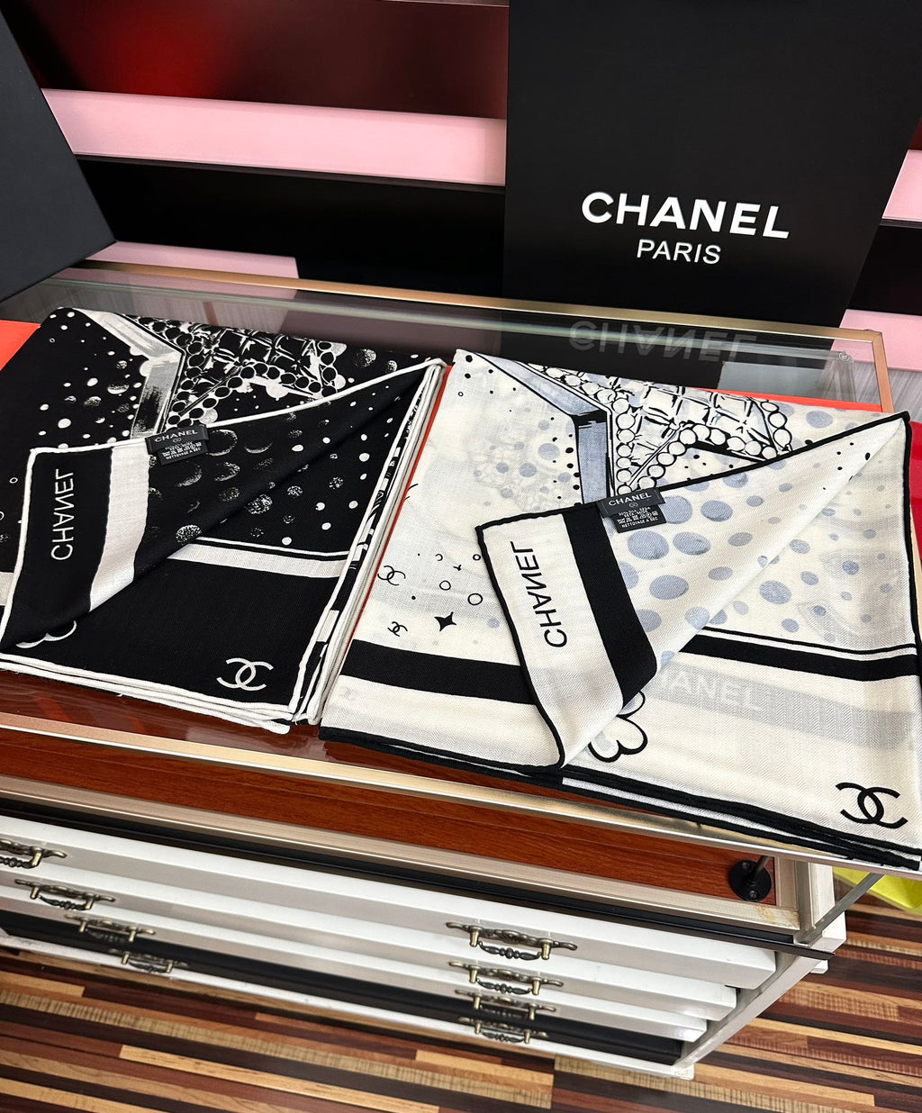 CC Camellia Letter Print 140cm Black White Cashmere 153107
