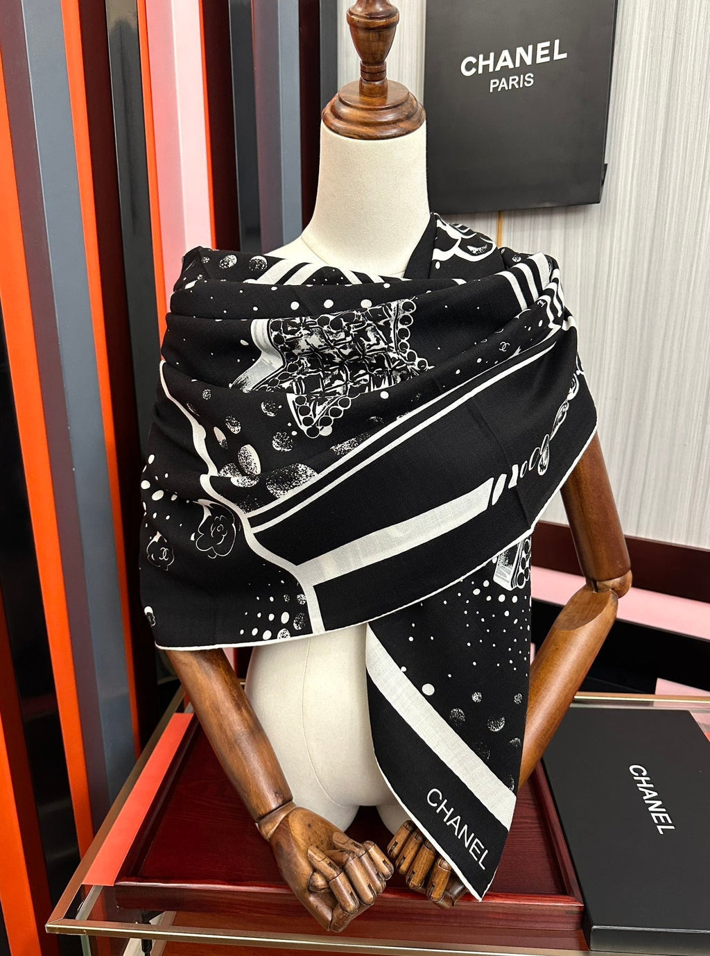 CC Camellia Letter Print 140cm Black White Cashmere 153107