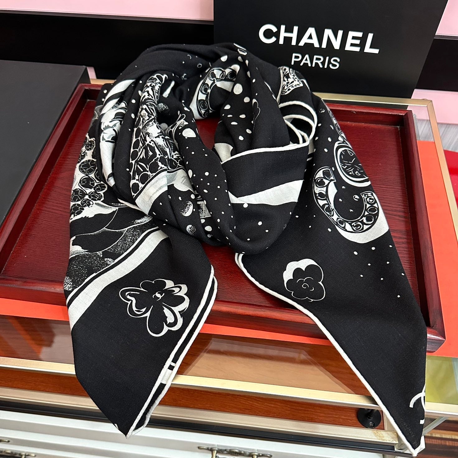 CC Camellia Letter Print 140cm Black White Cashmere 153107