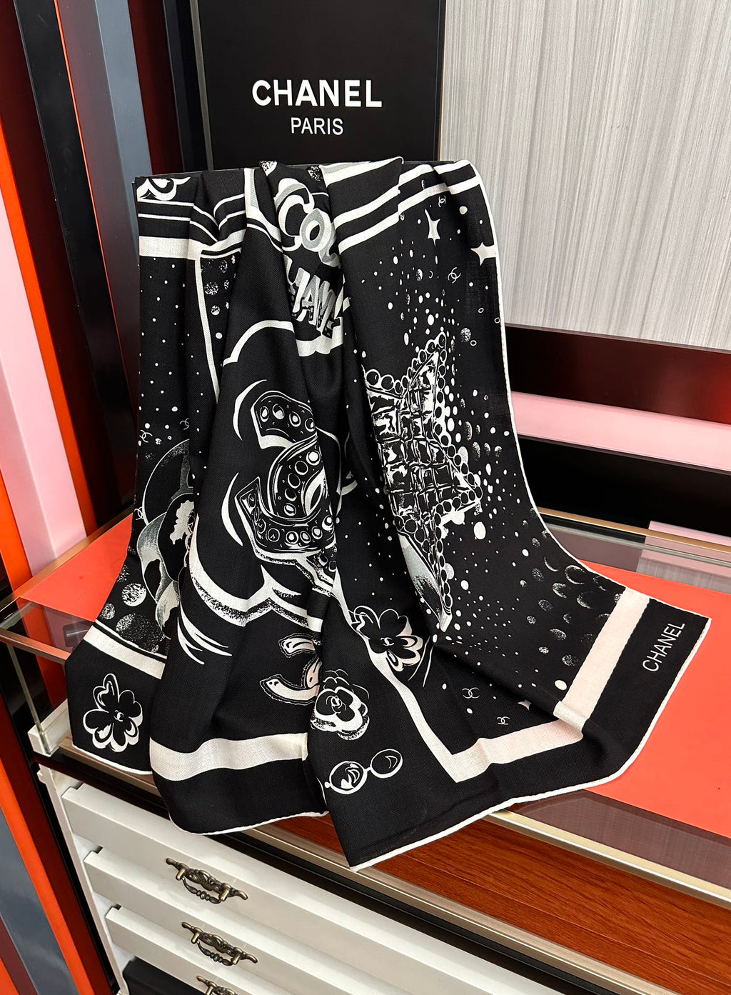 CC Camellia Letter Print 140cm Black White Cashmere 153107