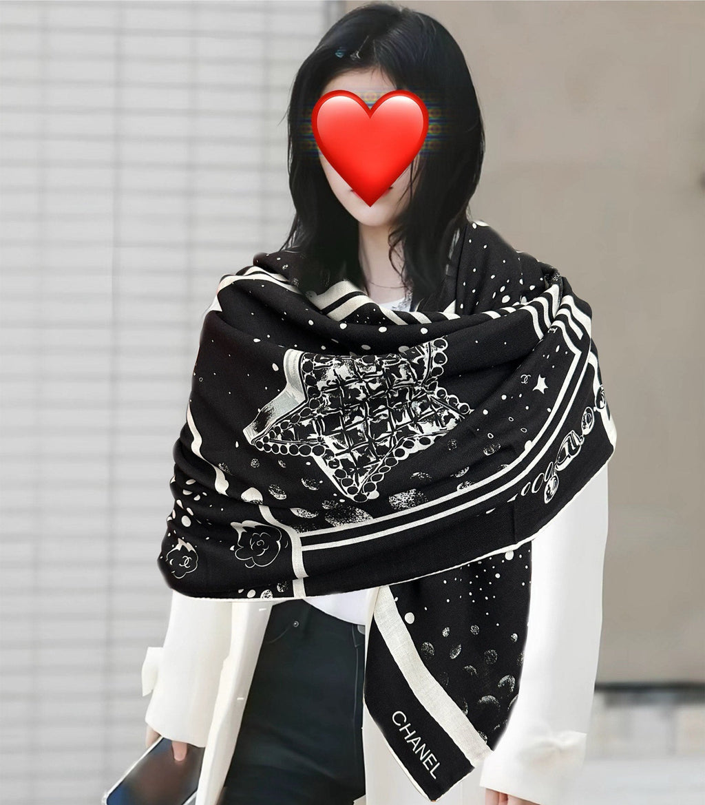 CC Camellia Letter Print 140cm Black White Cashmere 153107