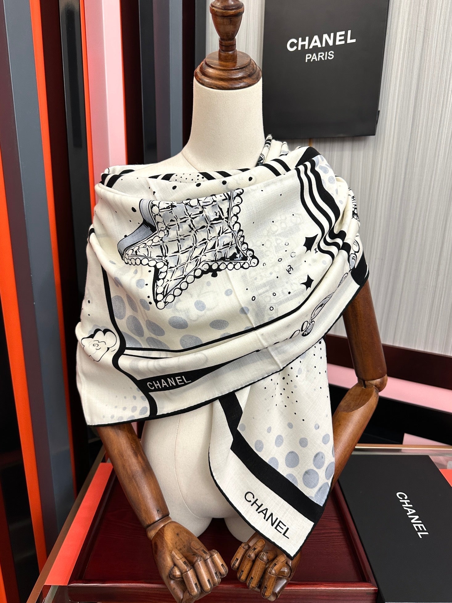 CC Camellia Letter Print 140cm White Black Cashmere 153108