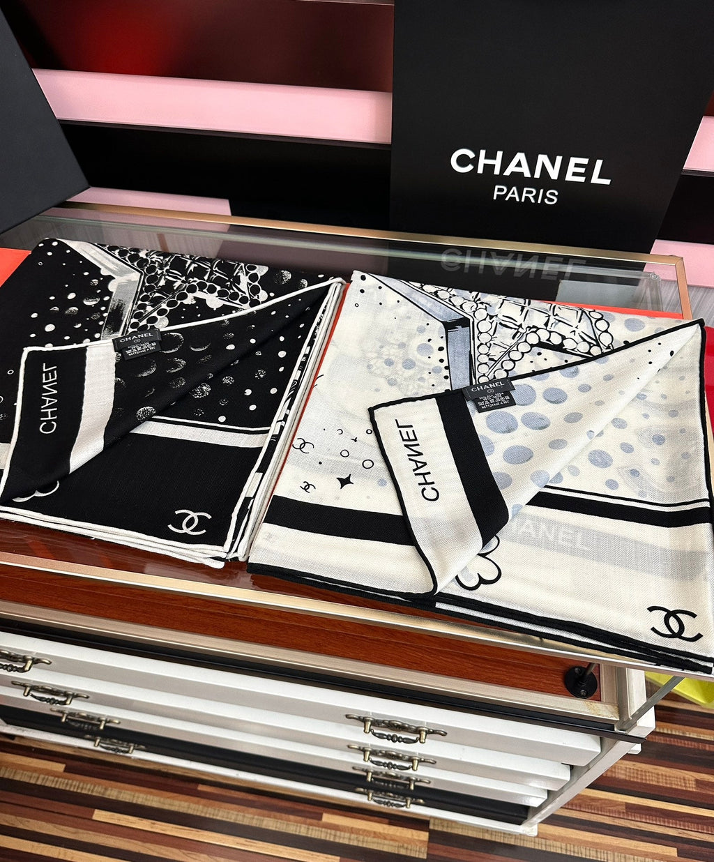 CC Camellia Letter Print 140cm White Black Cashmere 153108