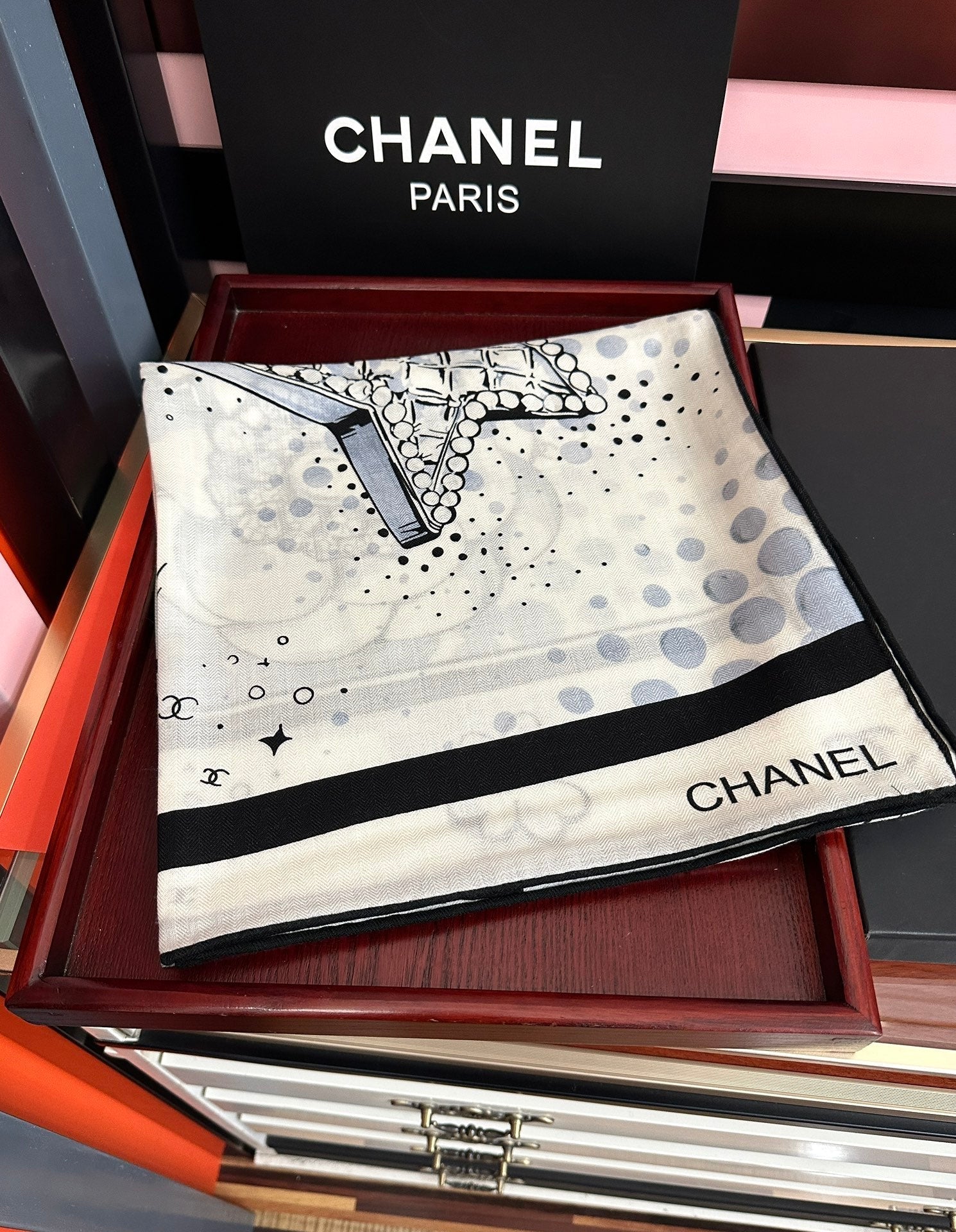 CC Camellia Letter Print 140cm White Black Cashmere 153108