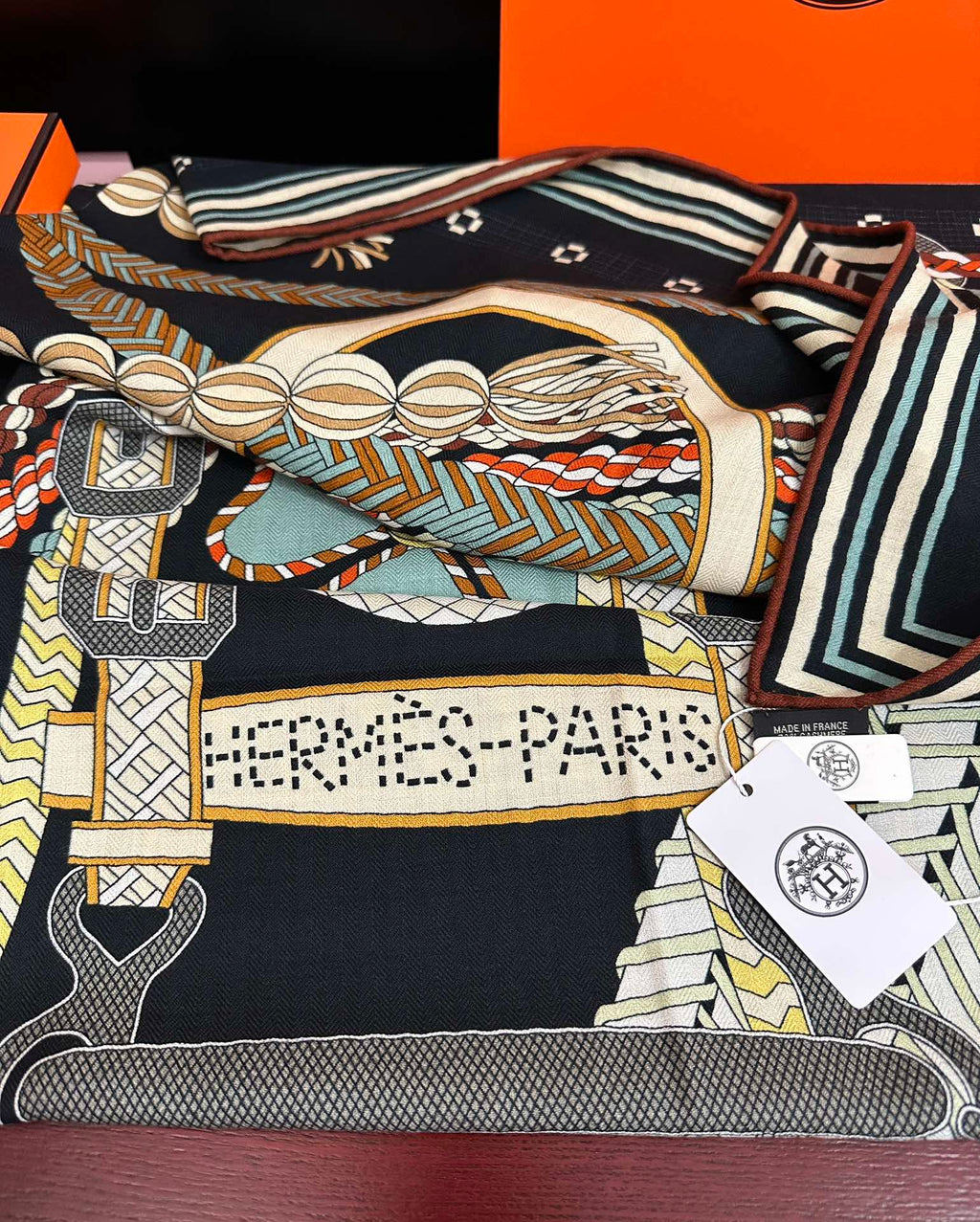 HM 26s Double-sided Scarf 140cm Black Multicolore Silk Velvet 153109