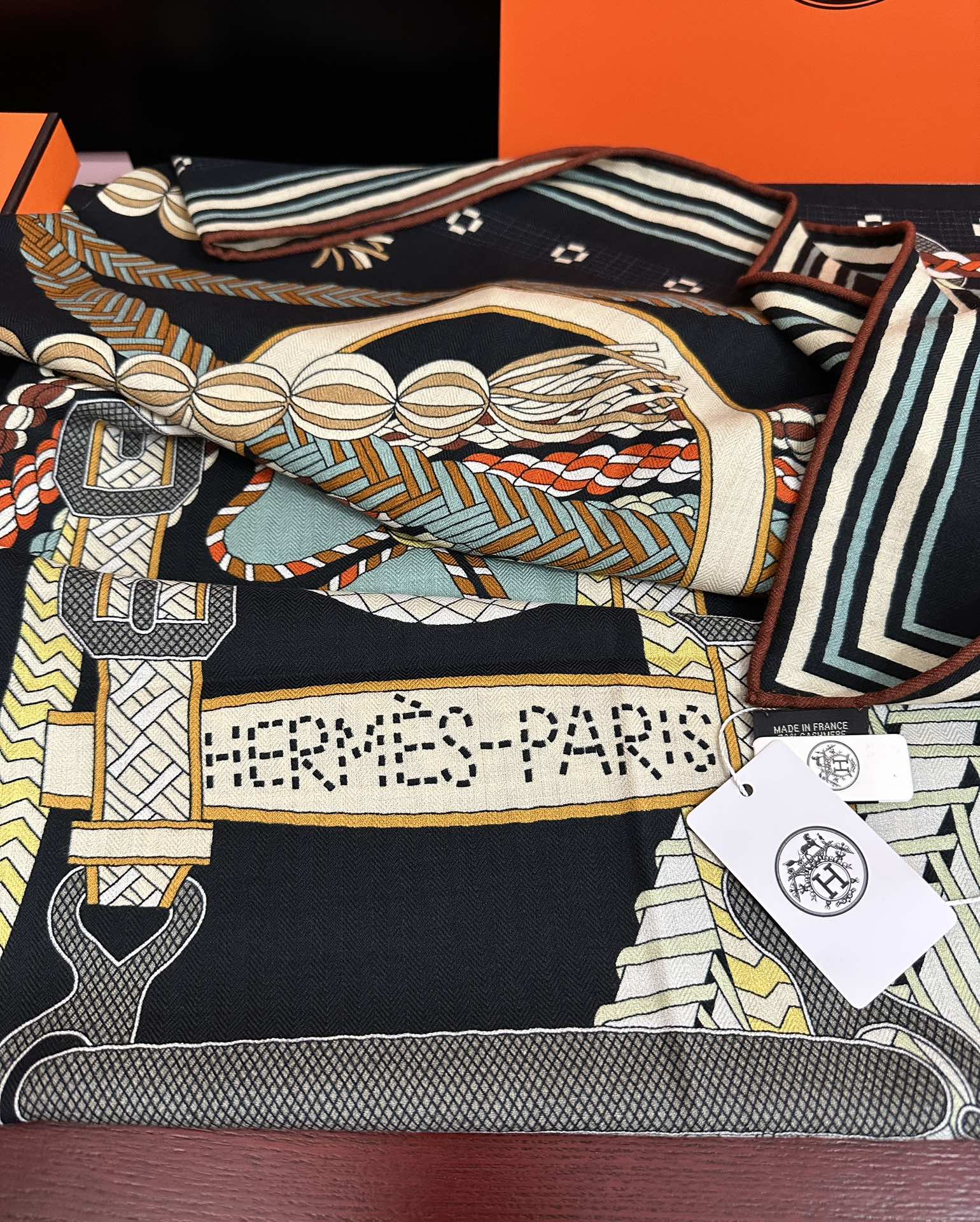 HM 26s Double-sided Scarf 140cm Black Multicolore Silk Velvet 153109