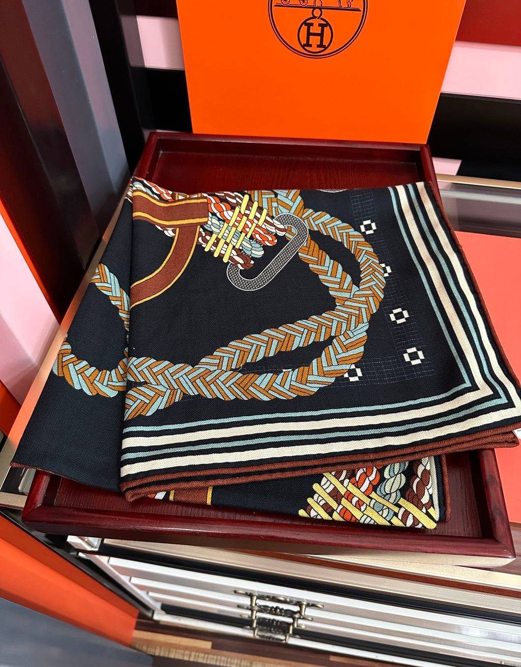 HM 26s Double-sided Scarf 140cm Black Multicolore Silk Velvet 153109