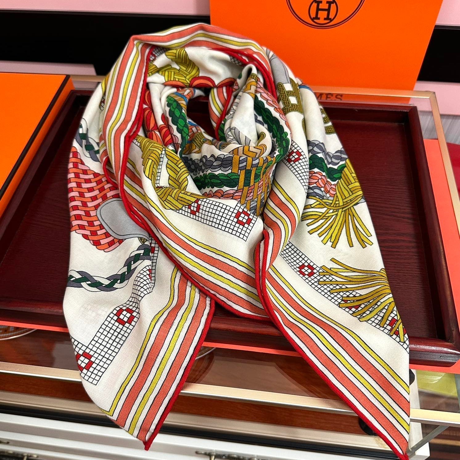 HM 26s Double-sided Scarf 140cm Blanc Multicolore Silk Velvet 153110