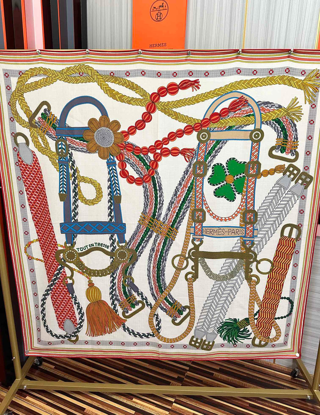 HM 26s Double-sided Scarf 140cm Blanc Multicolore Silk Velvet 153110
