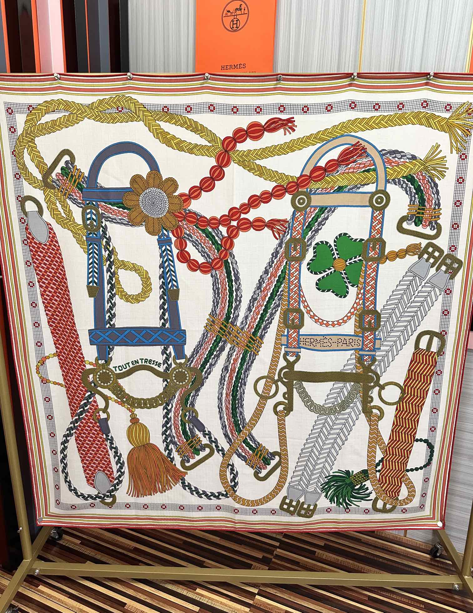 HM 26s Double-sided Scarf 140cm Blanc Multicolore Silk Velvet 153110