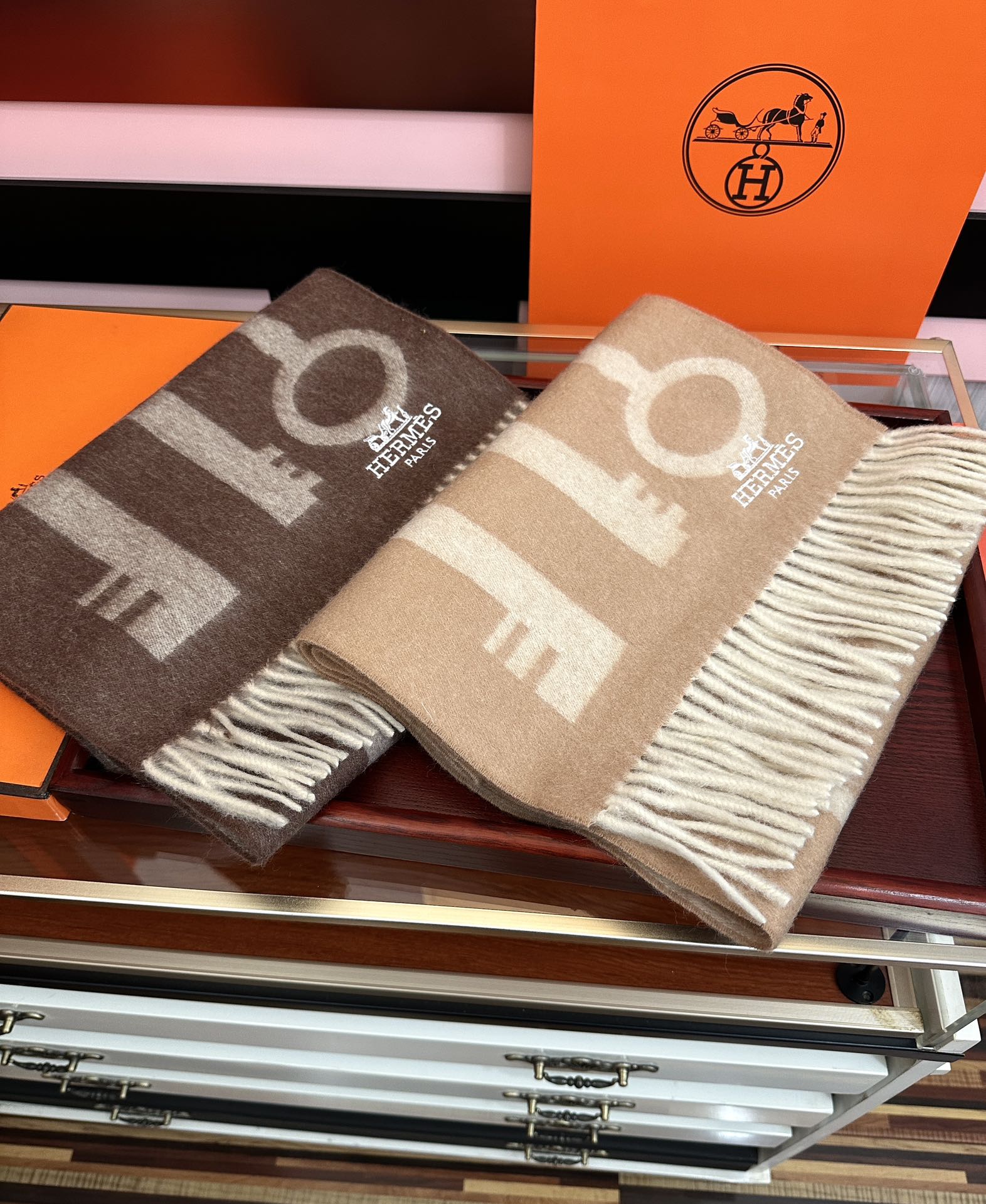 HM 26s Casaque Porte-Clefs Muffler 180 cm Dark Brown Cashmere 153116