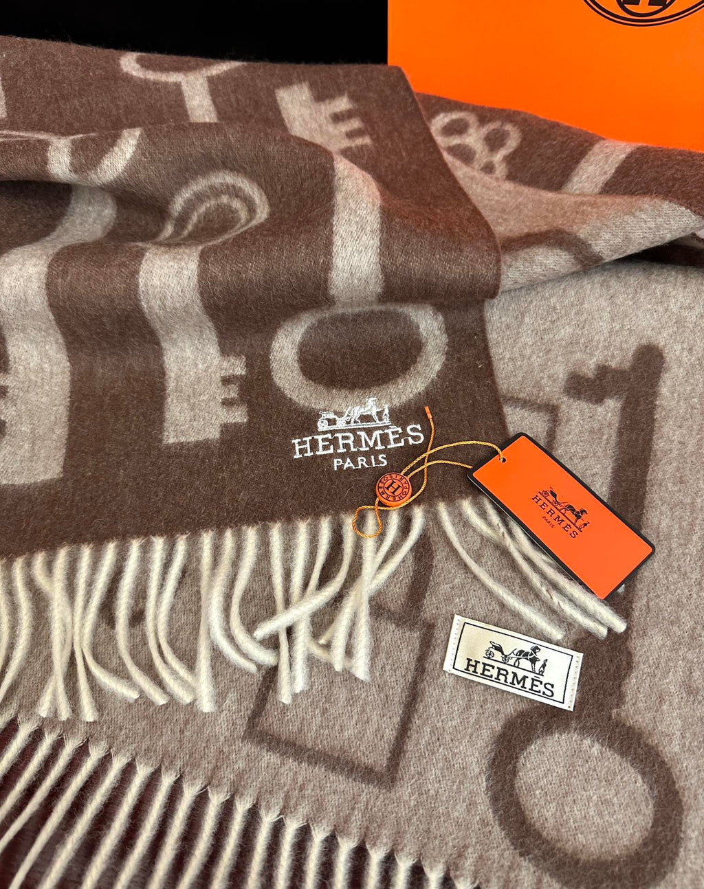 HM 26s Casaque Porte-Clefs Muffler 180 cm Dark Brown Cashmere 153116
