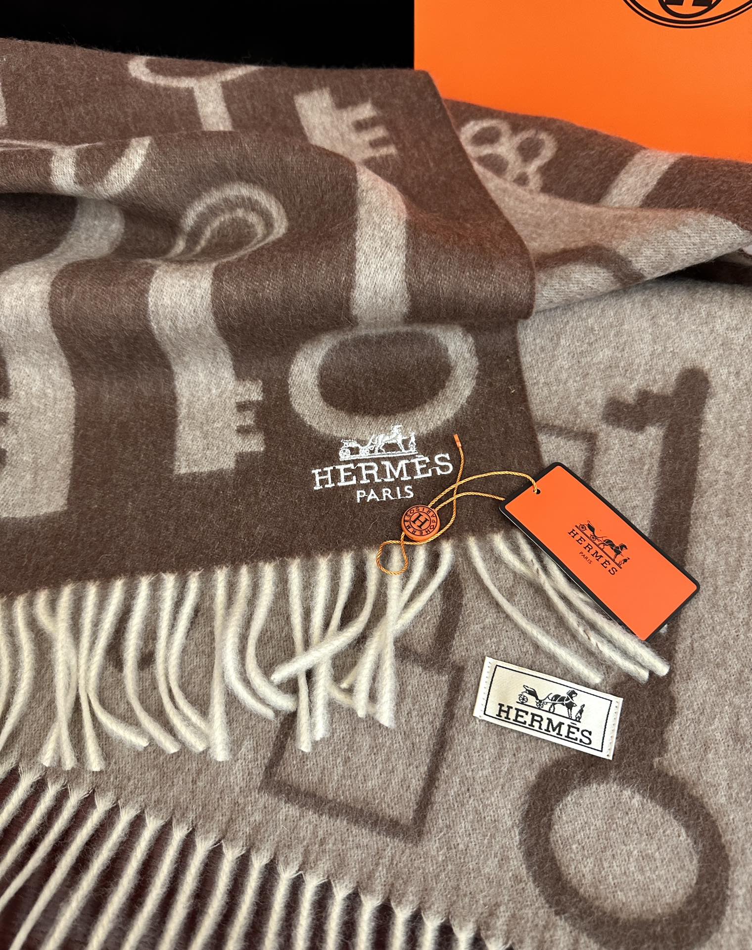 HM 26s Casaque Porte-Clefs Muffler 180 cm Dark Brown Cashmere 153116