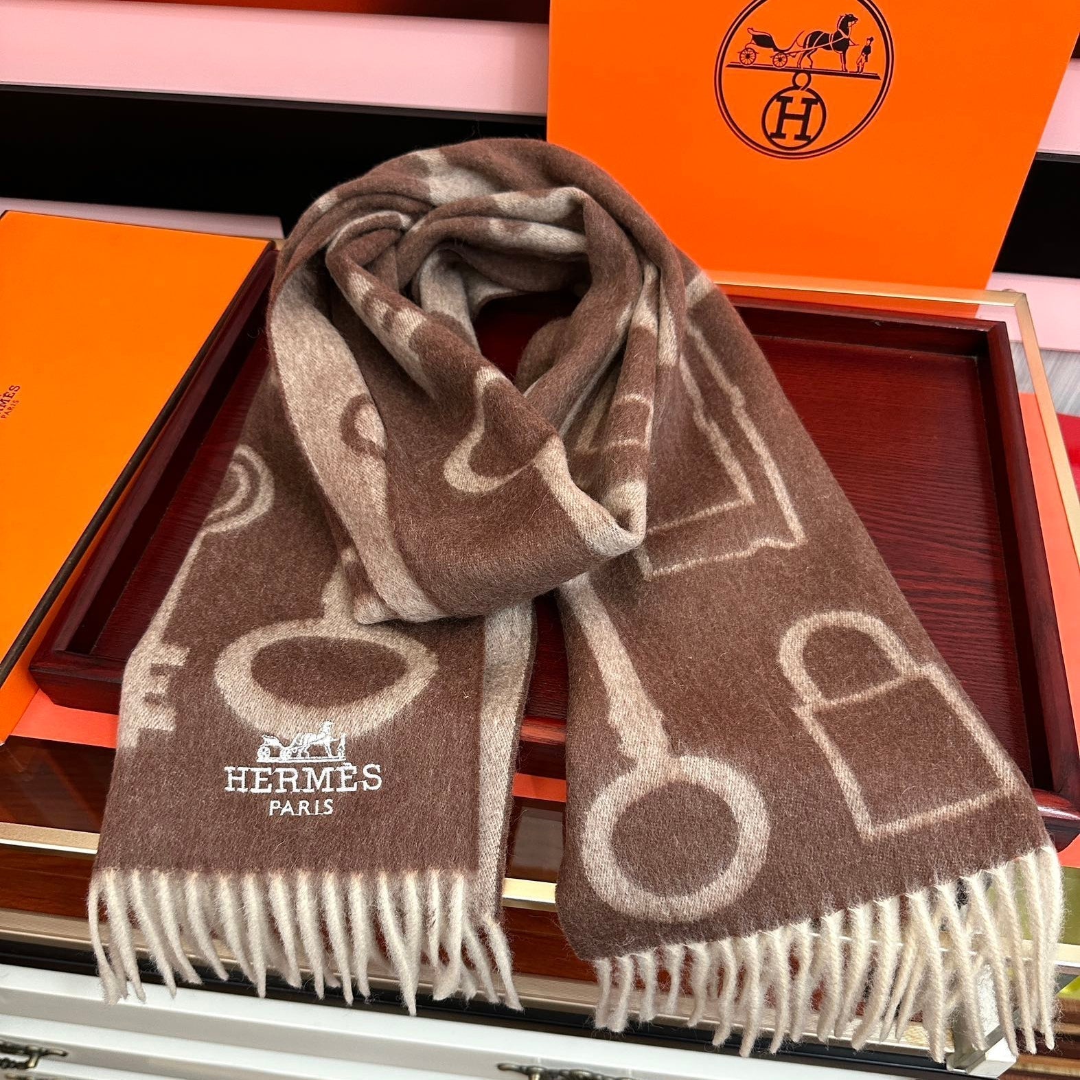 HM 26s Casaque Porte-Clefs Muffler 180 cm Dark Brown Cashmere 153116
