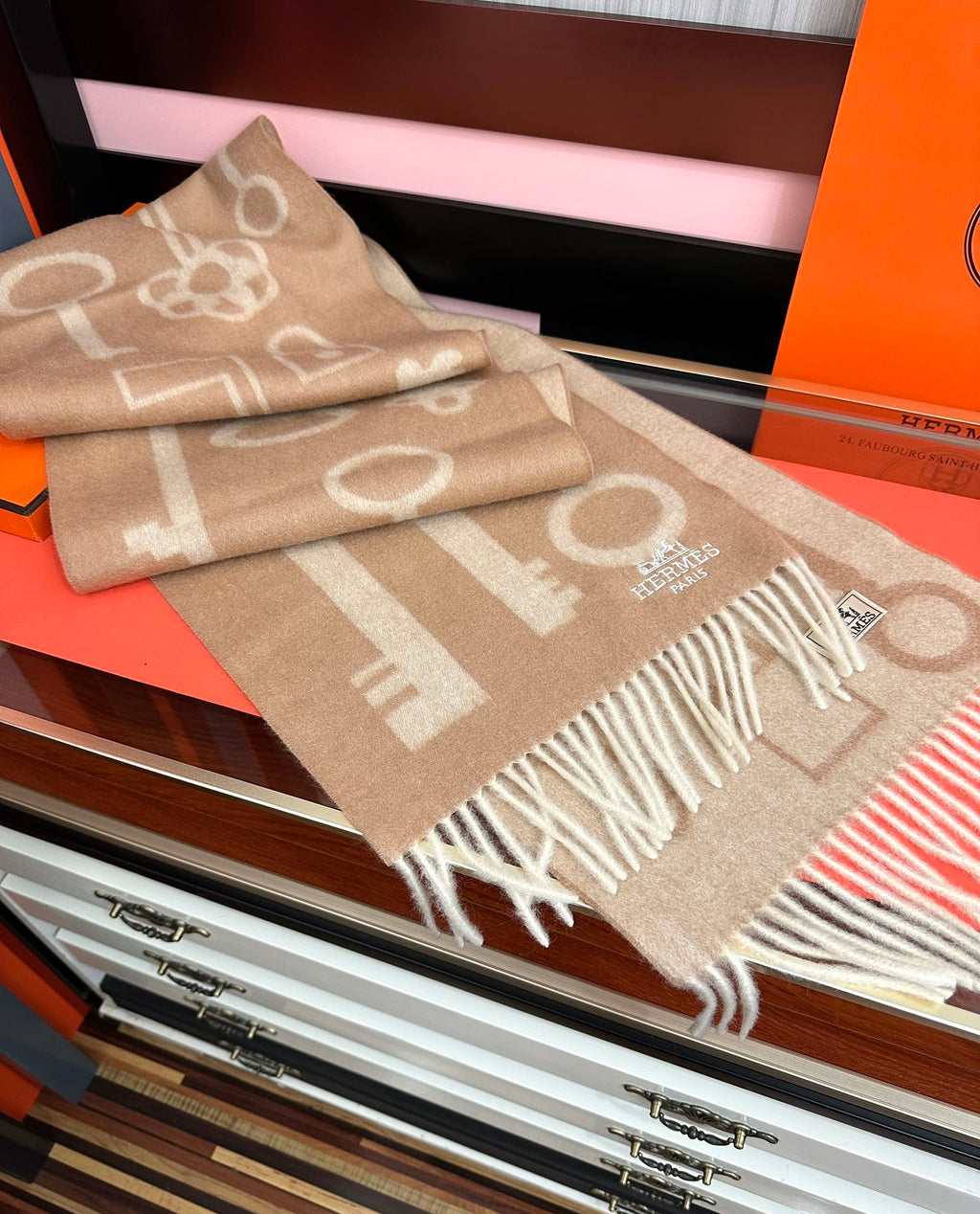 HM 26s Casaque Porte-Clefs Muffler 180 cm Camel Cashmere 153117