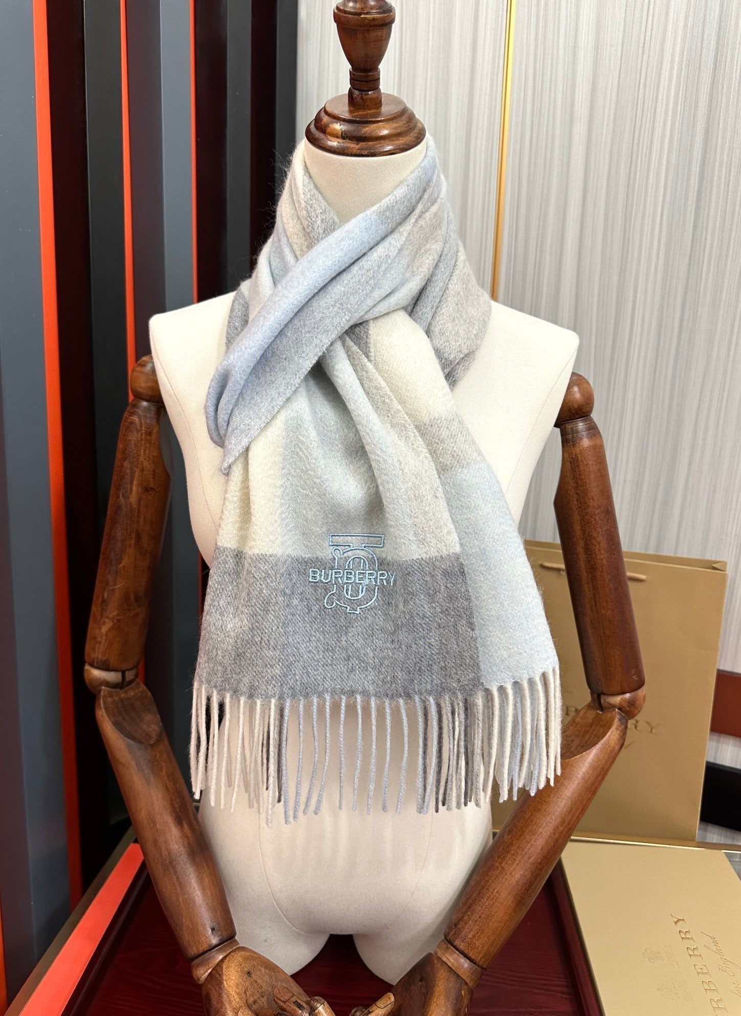 HM 26s Reversible Scarf 180cm Pale Blue Grey Cream Cashmere 153129