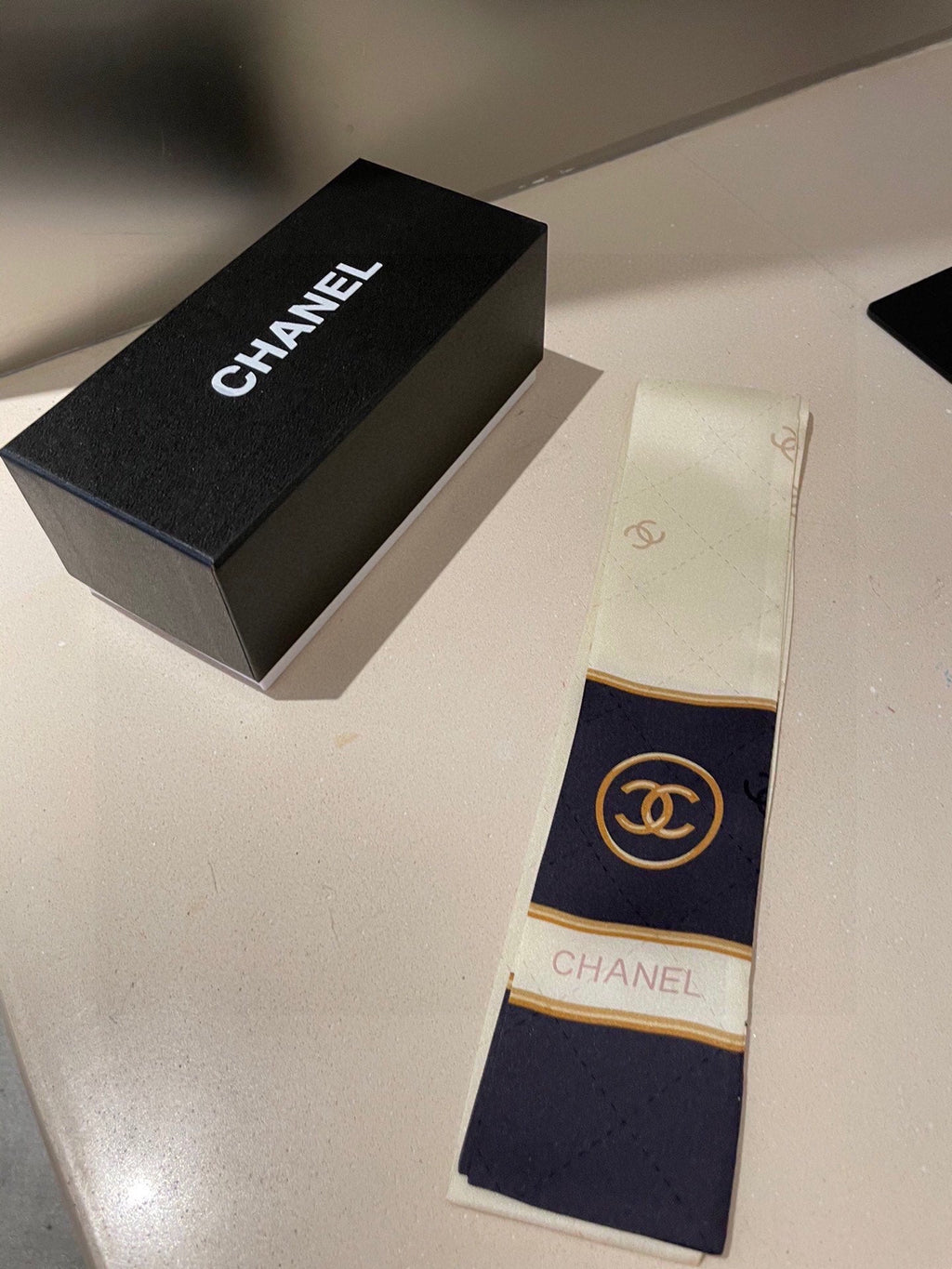 CC Twilly Mini Scarf 120cm White Navy Blue Mulberry Silk 802158