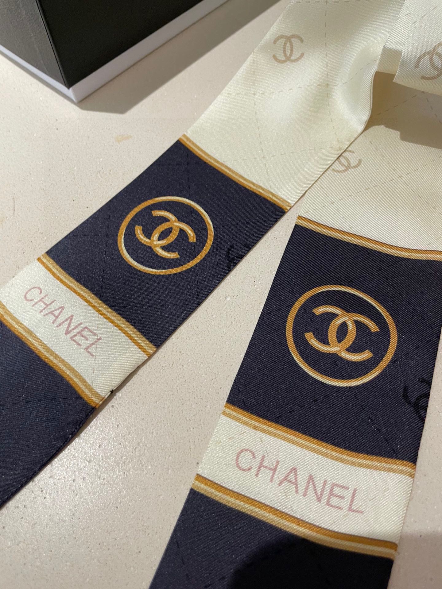 CC Twilly Mini Scarf 120cm White Navy Blue Mulberry Silk 802158