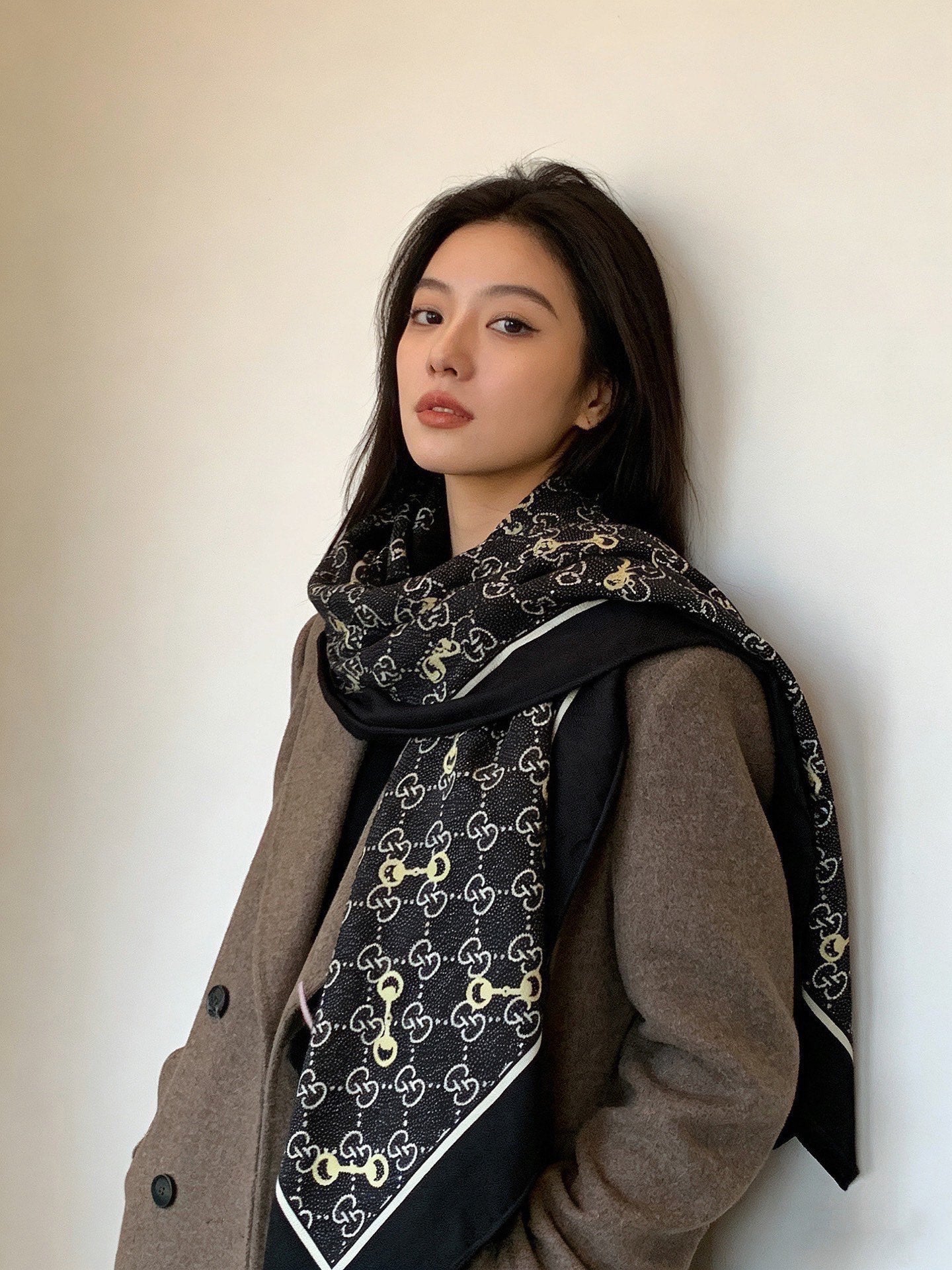 GG Scarf 135x135cm Dark Blue Cashmere Silk 286276