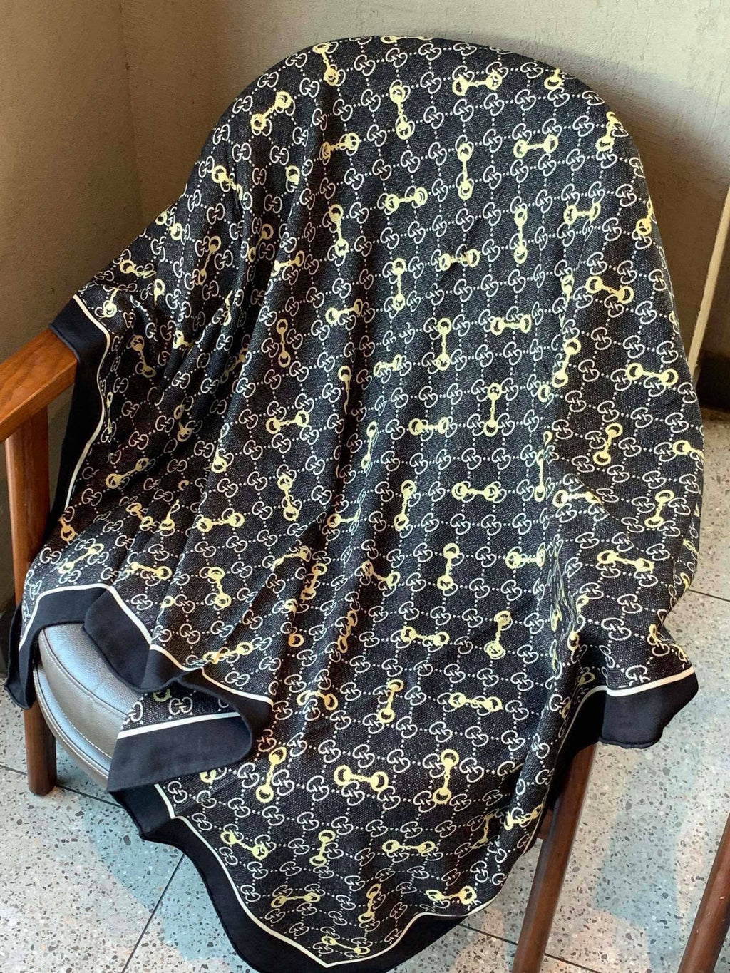GG Scarf 135x135cm Dark Blue Cashmere Silk 286276