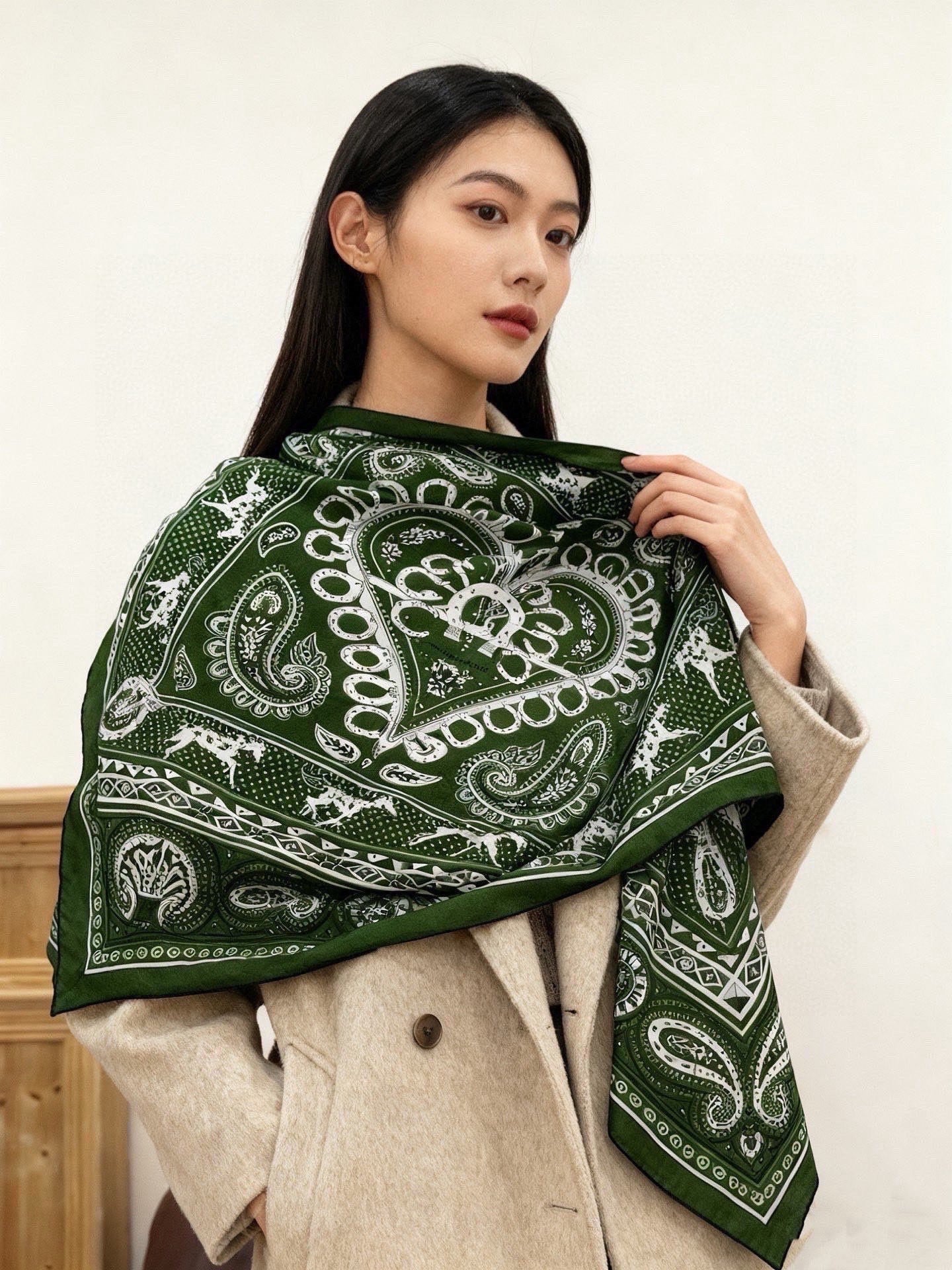 HM Cheval de Coeur Bandana Scarf 140*140cm Green Cashmere Silk 286289