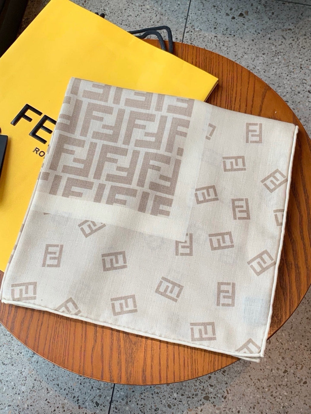 FF Scarf 140*140cm Cream Cashmere Silk 286296