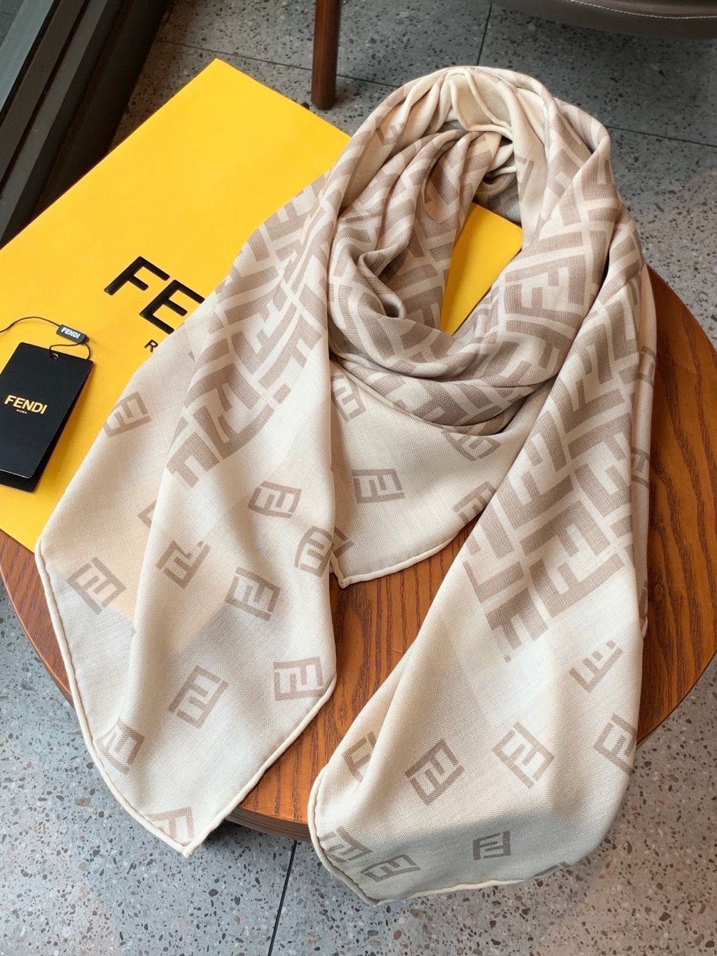 FF Scarf 140*140cm Cream Cashmere Silk 286296