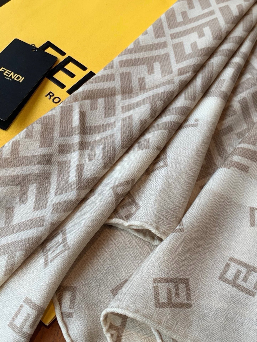 FF Scarf 140*140cm Cream Cashmere Silk 286296