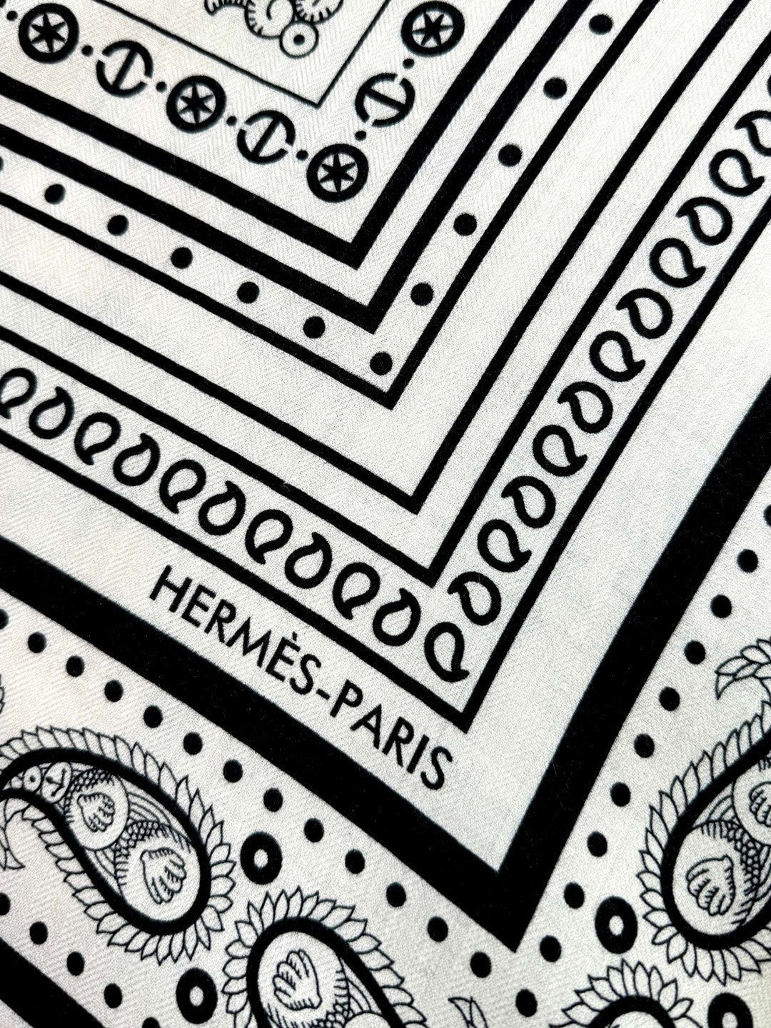 Tatouages Marins Bandana Shawl 135 CM Black White Cashmere And Silk 401091