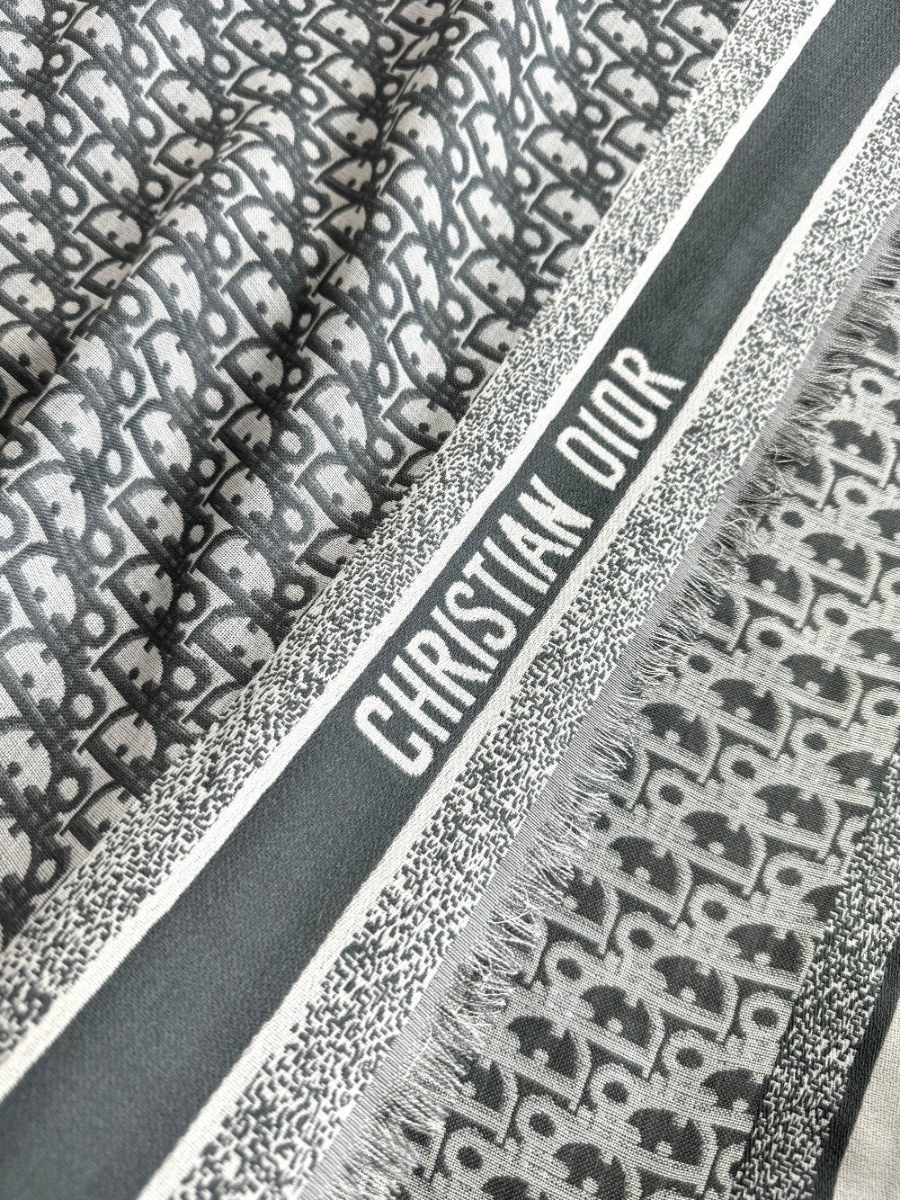 CD 26s Scarf 140cm In Cashmere Silk 313215