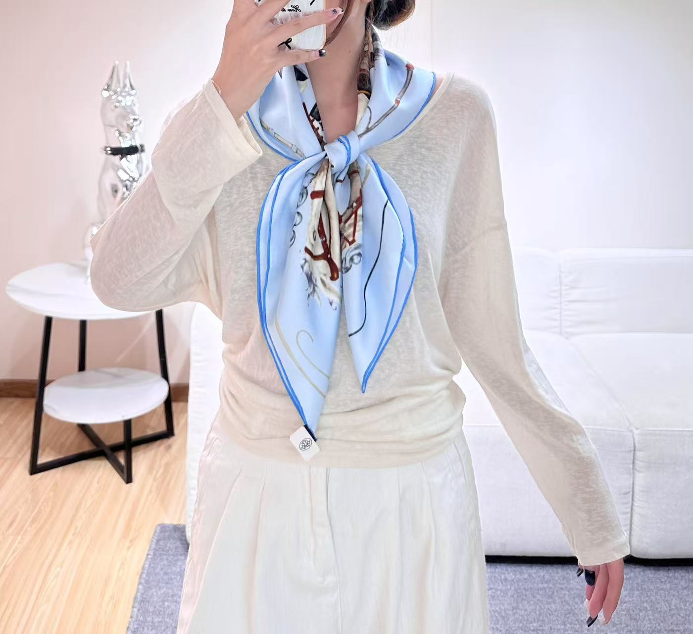 HM 26s Scarf 90 In Silk 303194