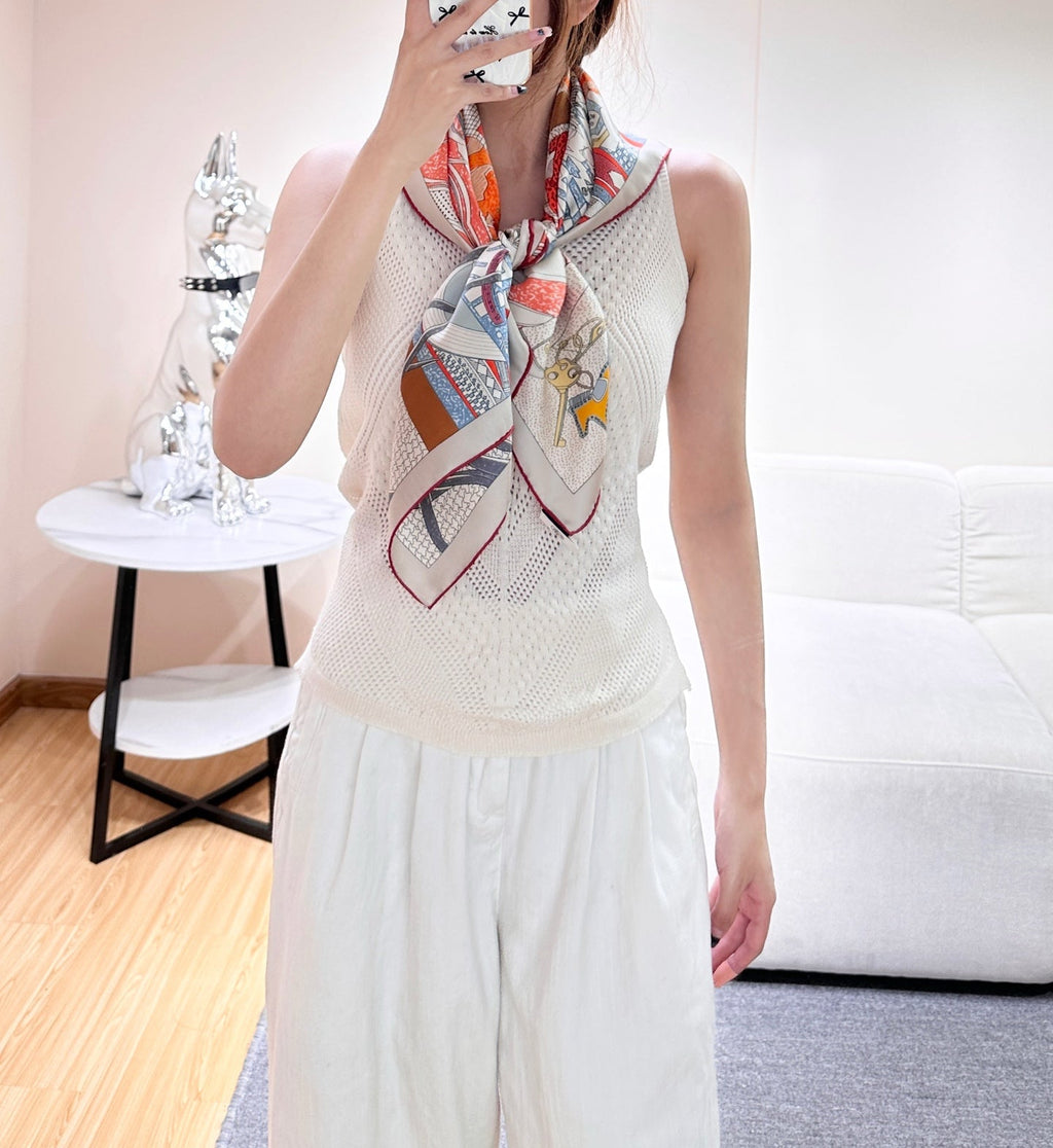 HM 26s Printed Square Scarf 88 In Silk 309440