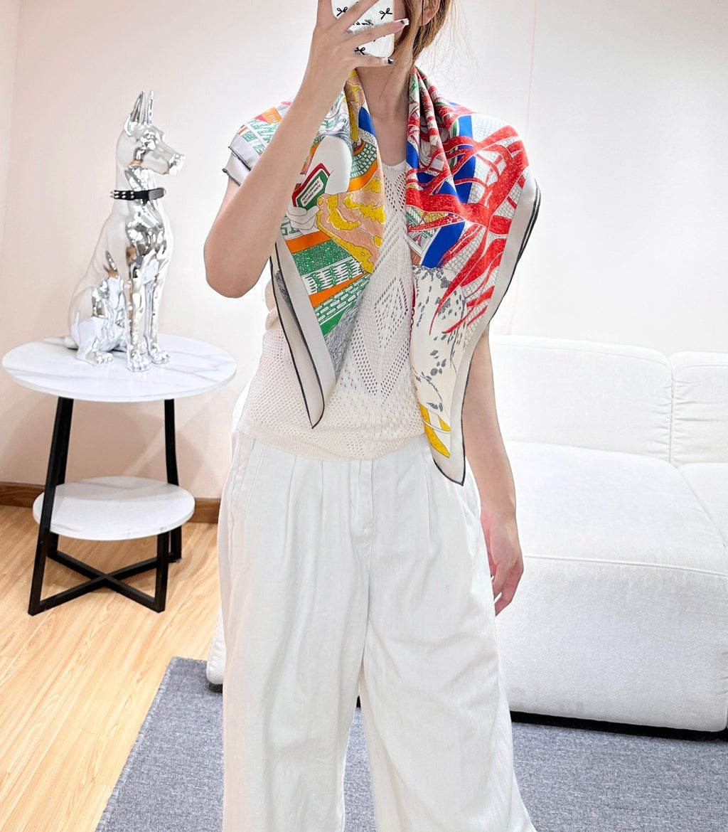 HM 26s Printed Square Scarf 88 In Silk 309443