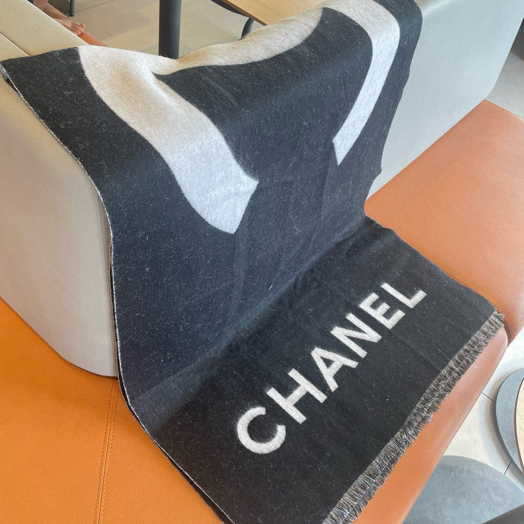 CC Large Double C Scarf 200cm Black White Cashmere 150400