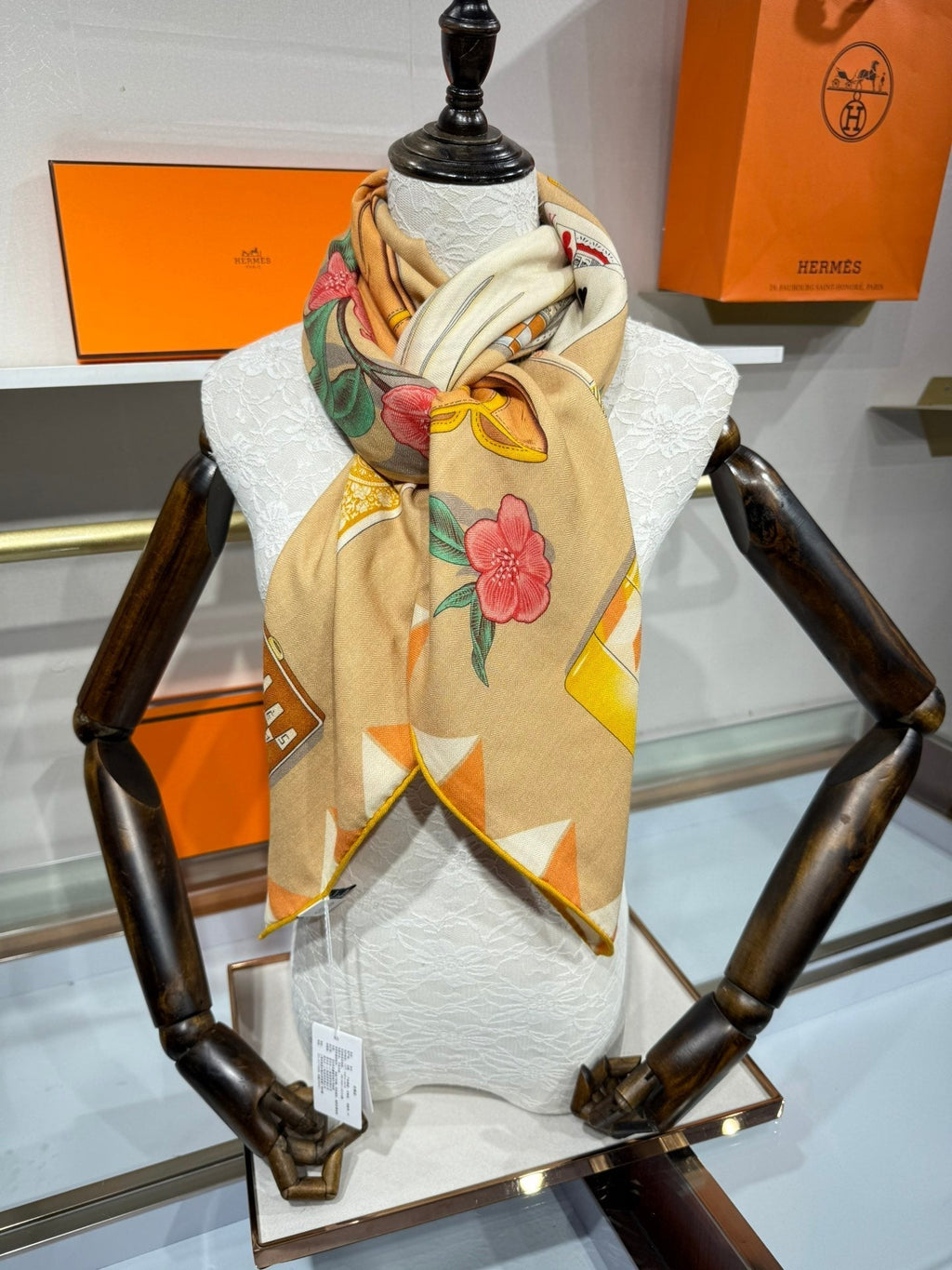 HM L'Heure des Gants Scarf 140 Beige Brown Silk 200689