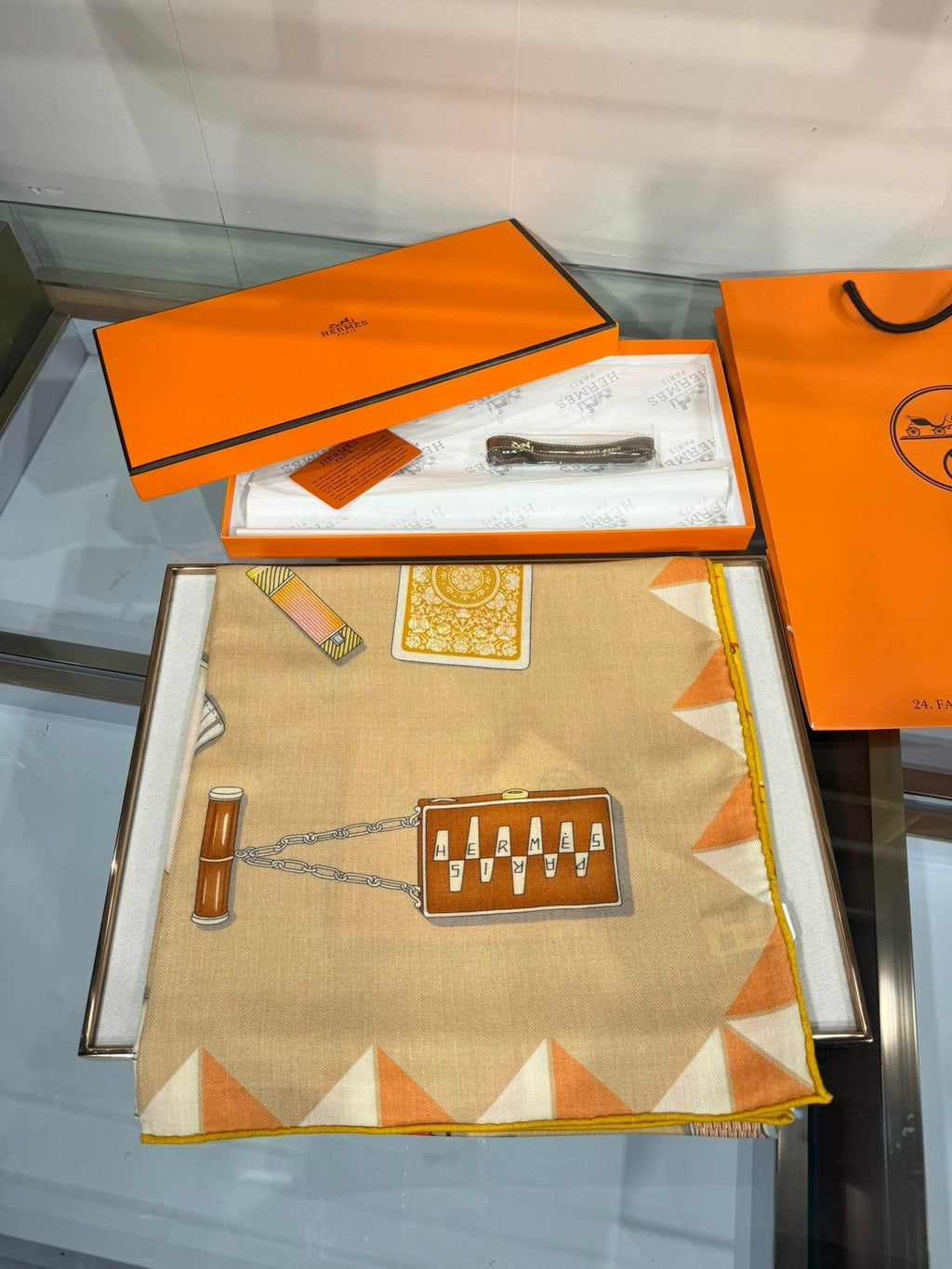 HM L'Heure des Gants Scarf 140 Beige Brown Silk 200689