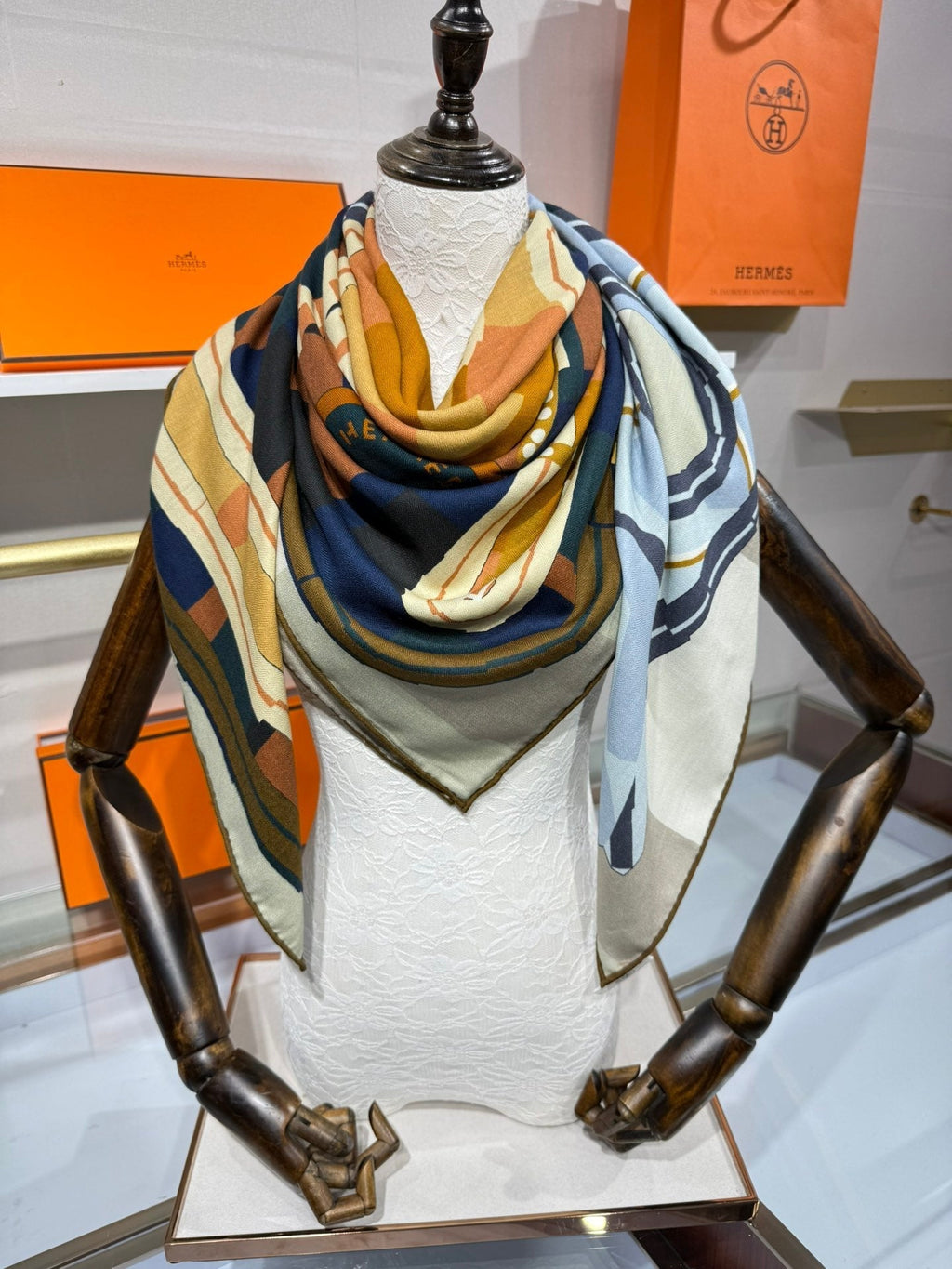 HM Camails a Carreaux Scarf 140 Light Blue Black Cashmere Silk