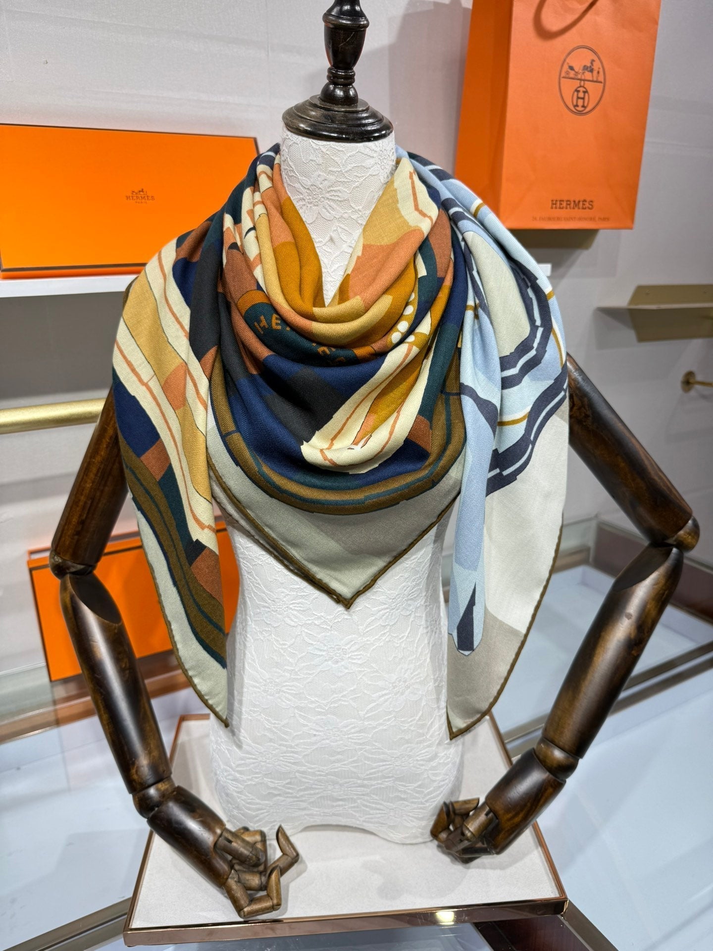 HM Camails a Carreaux Scarf 140 Light Blue Black Cashmere Silk