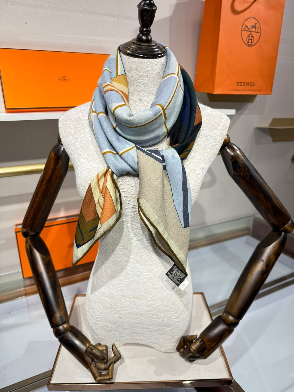 HM Camails a Carreaux Scarf 140 Light Blue Black Cashmere Silk