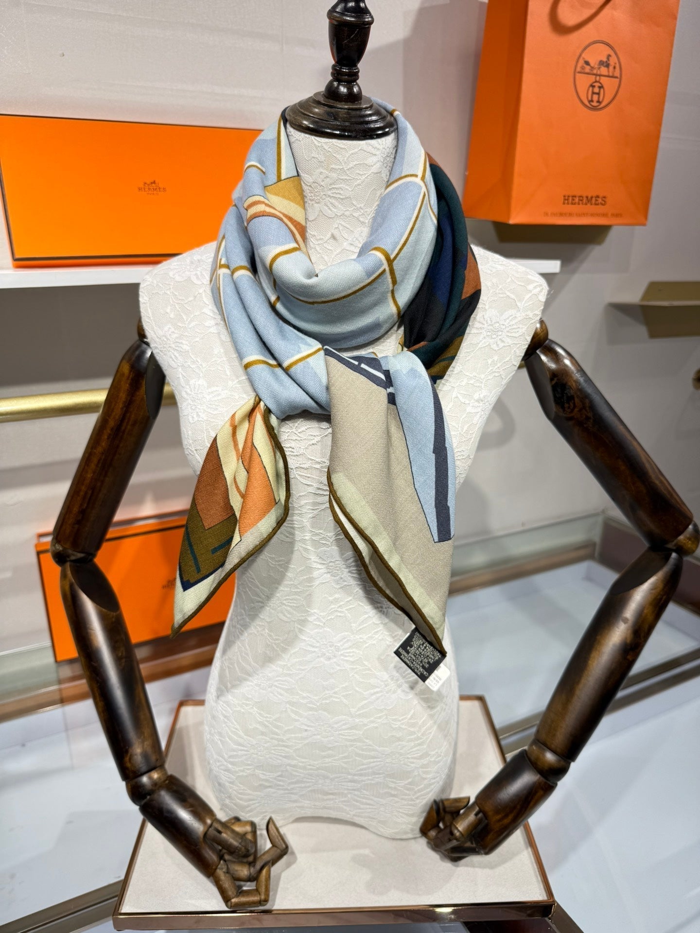 HM Camails a Carreaux Scarf 140 Light Blue Black Cashmere Silk