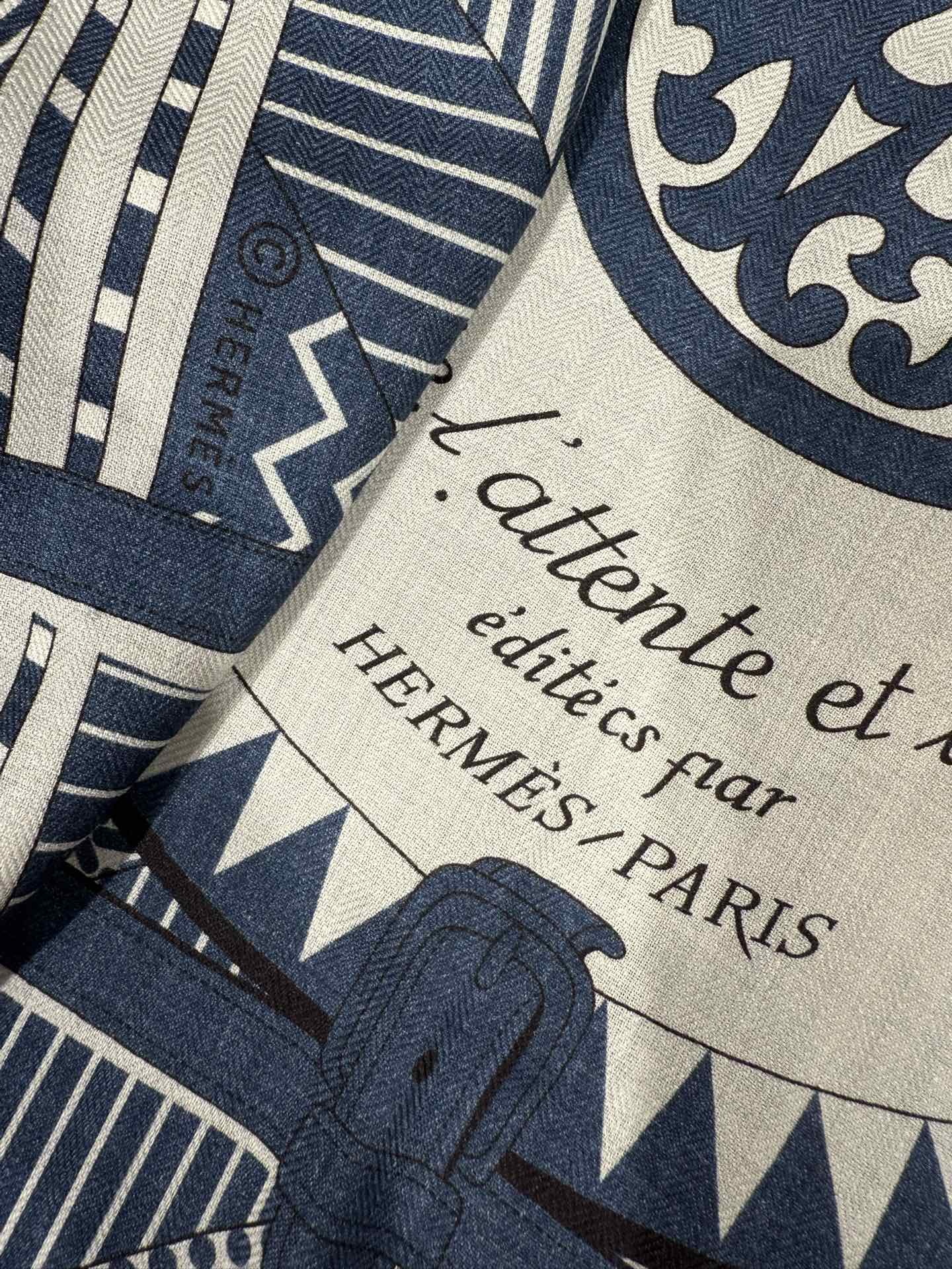 HM Couvertures et Tenues de Jour Bandana Scarf Scarf 140 Ivory Blue Cashmere Silk