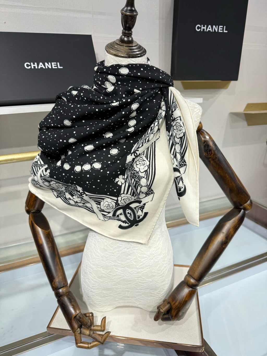 CC 26s Shawl 140x140cm Black White Cashmere Silk 212967